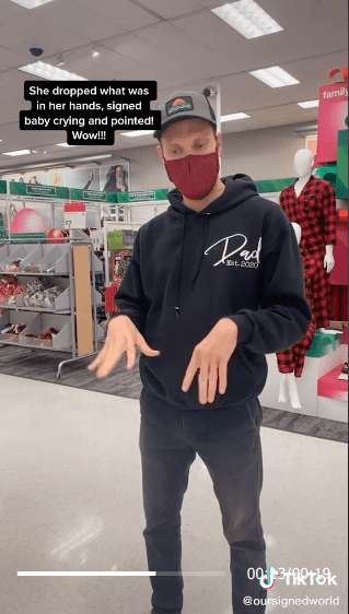 One-year-old Madison tries to communicate with her dad, Zach, through sign language at the mall. | Source: tiktok.com/oursignedworld