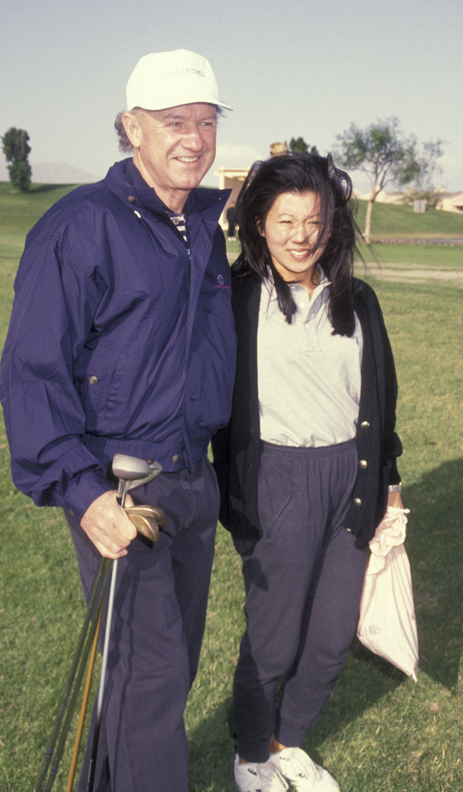 Gene Hackman and his wife Betsy Arakawa at Mission Hills Pro-Celebrity Sports Invitational on November 30, 1991, in Los Angeles, California | Source: Getty Images