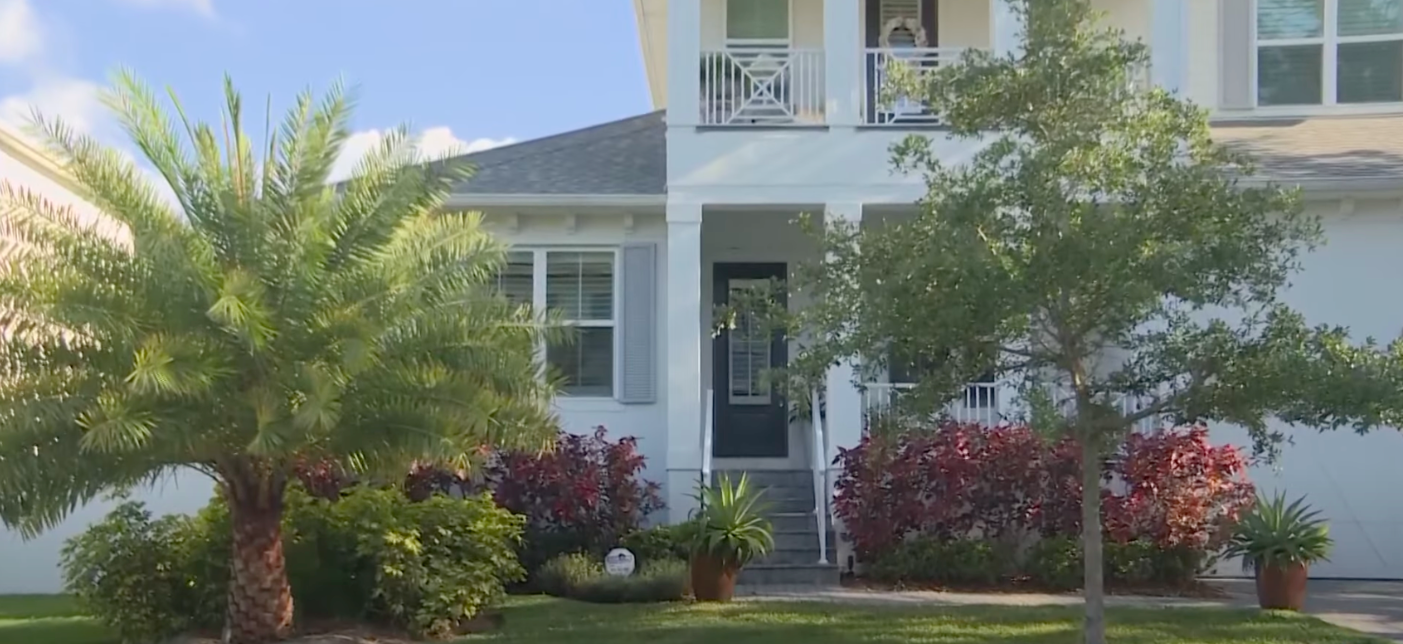 A screenshot of the home in South Tampa where baby Arrayah Barrett drowned posted on May, 2023 | Source: YouTube.com/10 Tampa Bay