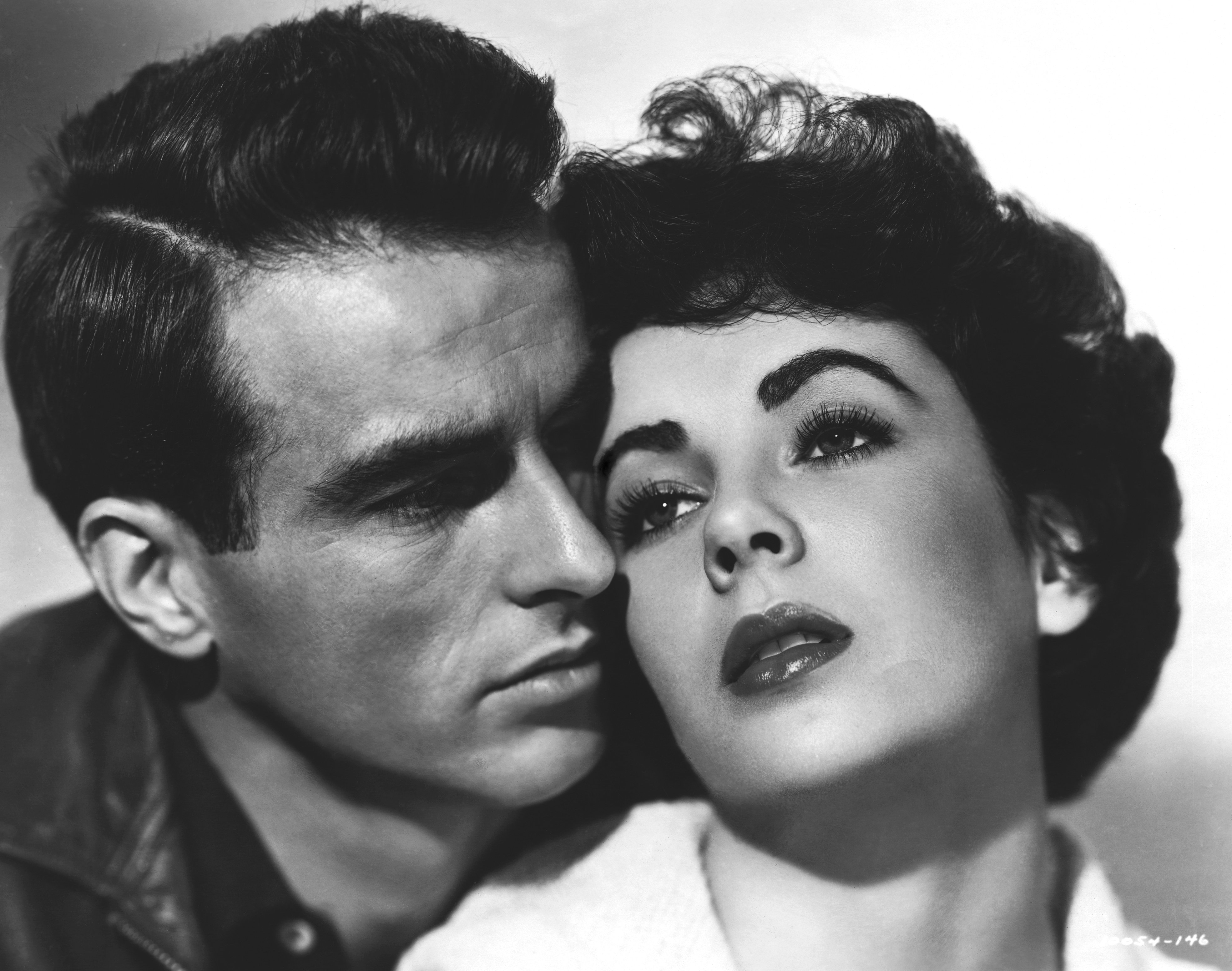 Montgomery Clift and Elizabeth Taylor in the 1951 film "A Place in the Sun" | Photo: John Springer Collection/CORBIS/Corbis via Getty Images