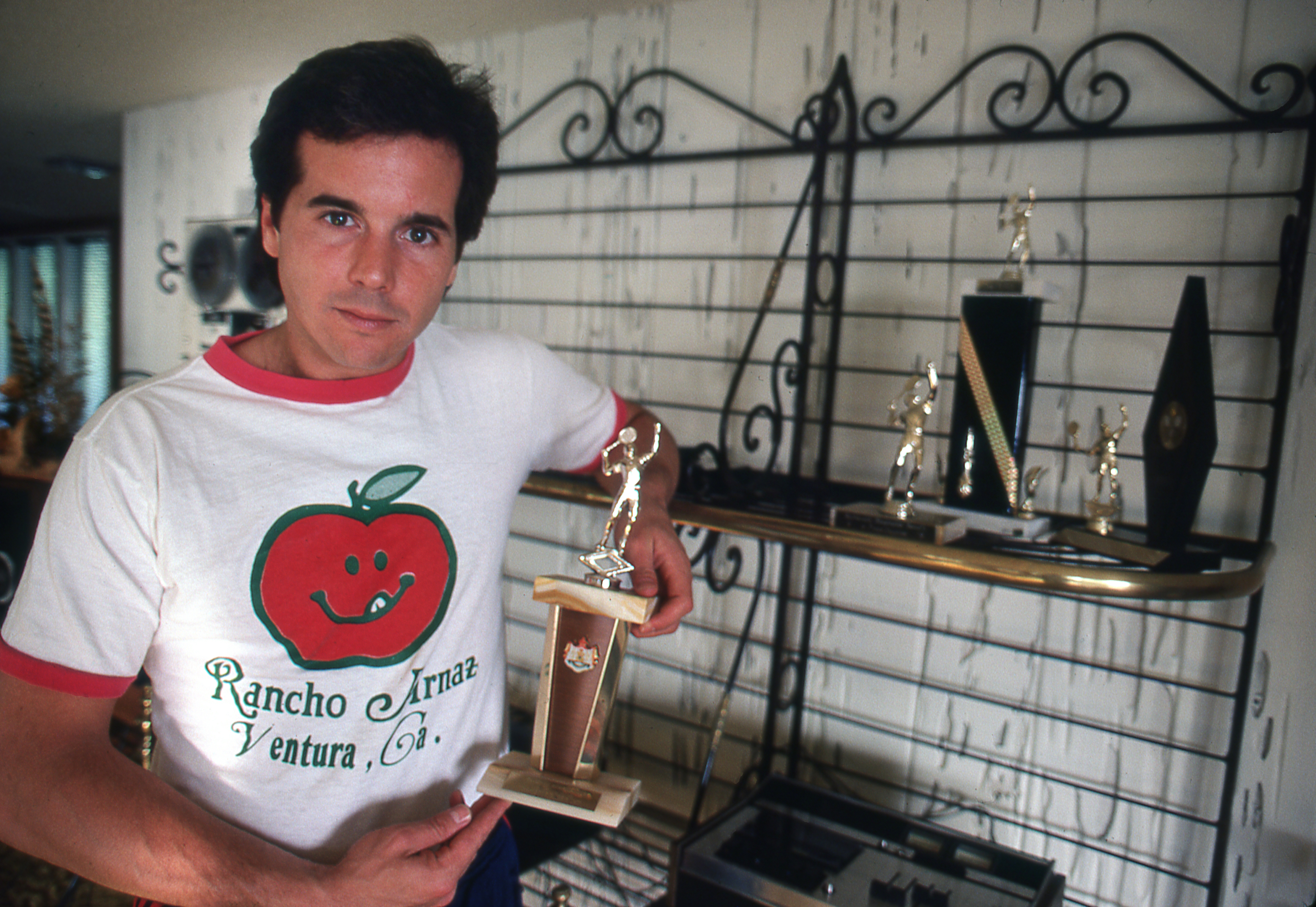 Desi Arnaz Jr. at his home in California, circa 1979 | Source: Getty Images