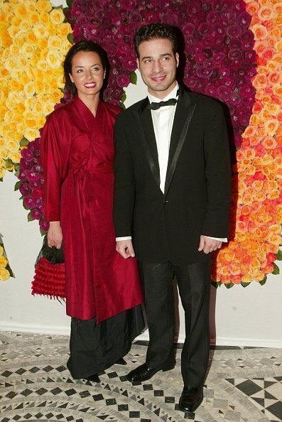 Mario Barravecchia, participant à l'émission de télévision "Star Academy", assiste à la soirée de charité "Rose Ball" 2002. |Photo : Getty Images