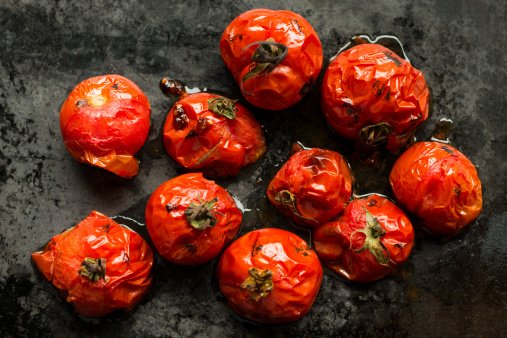 Tomates cuites au four. | Photo : Getty Images Tomates cuites au four. | Photo : Getty Images
