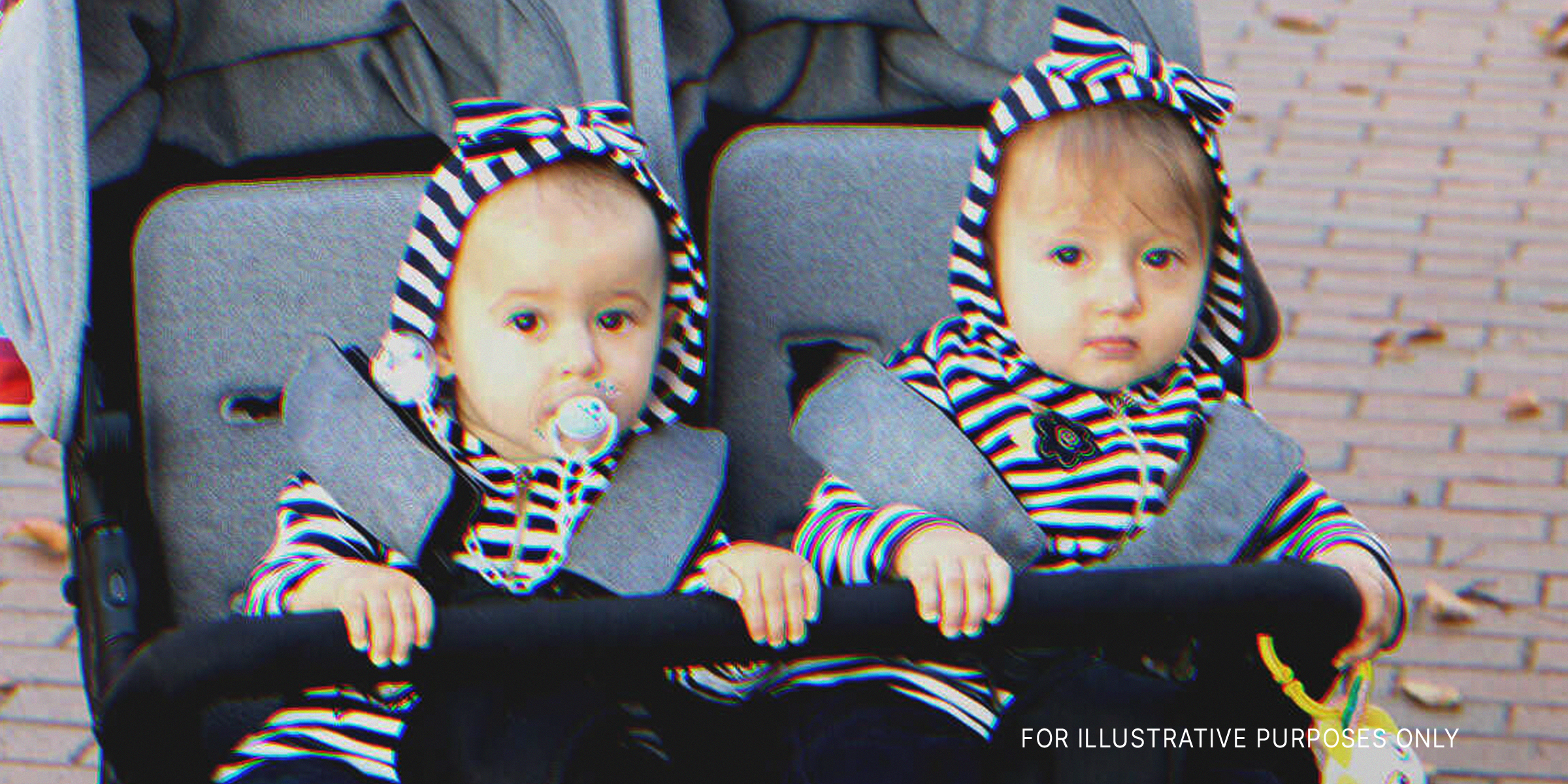 A photo of twins on a stroller | Source: Shutterstock