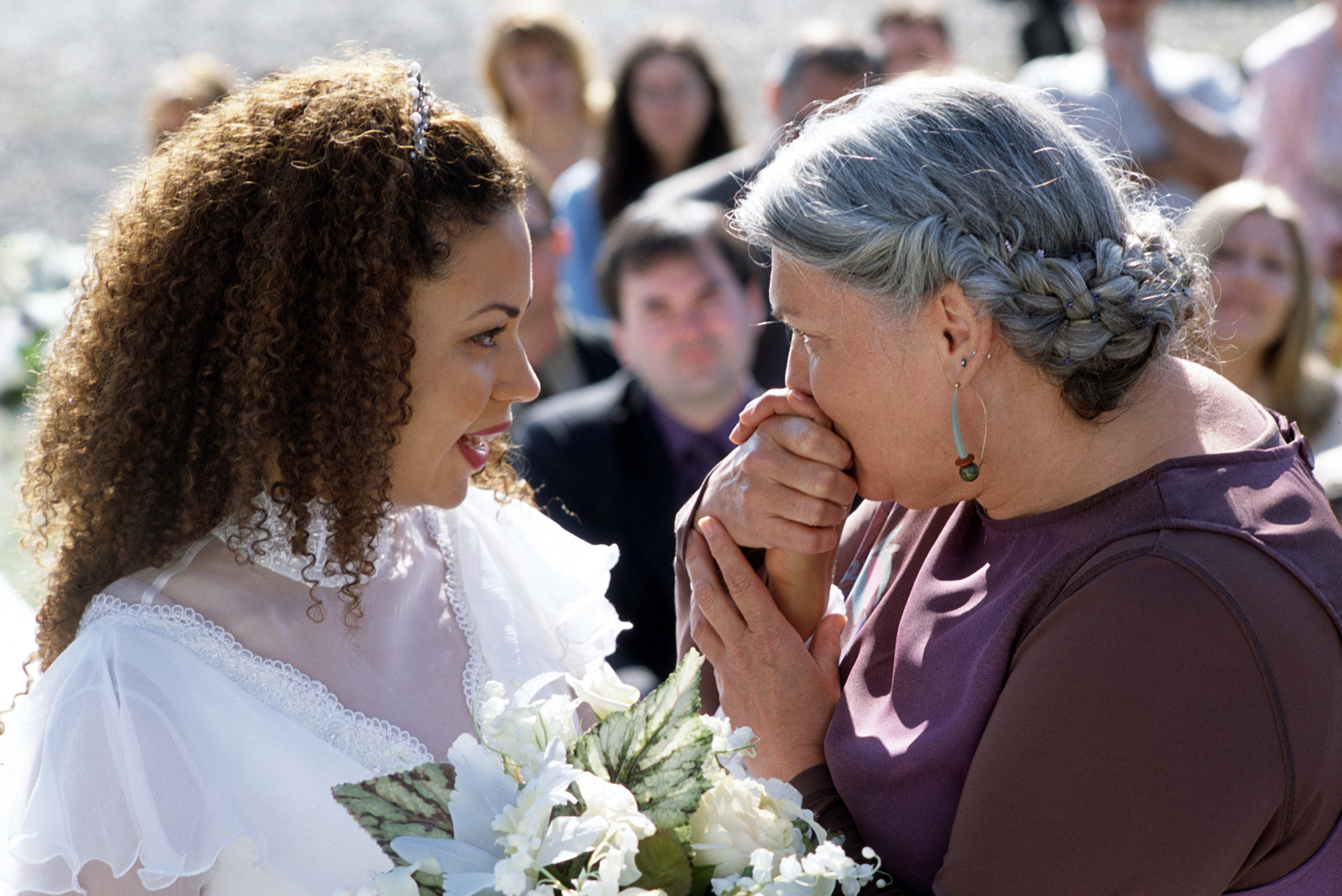 Kathryne Dora Brown and Tyne Daly starring in "The Wedding Dress," which was broadcast on October 28, 2001. | Source: Getty Images