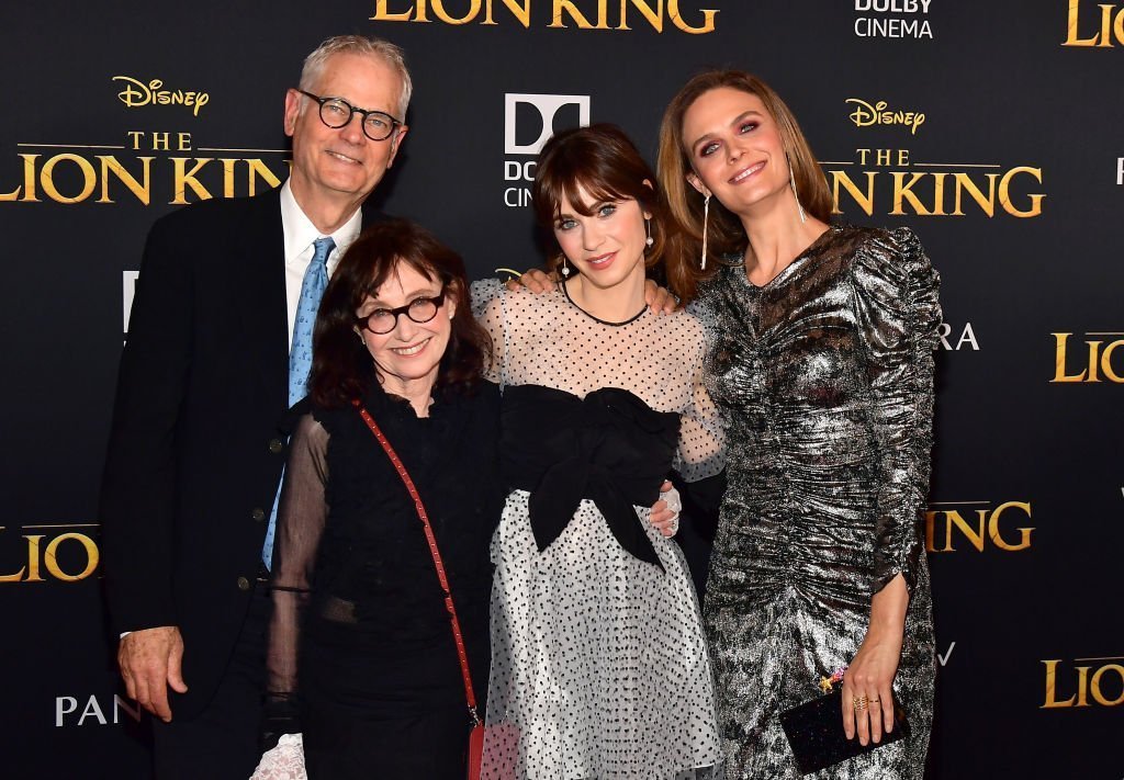 Caleb Deschanel, Mary Jo Deschanel, Zooey Deschanel and Emily Deschanel attends the premiere of Disney's "The Lion King" at Dolby Theatre. | Photo: Getty Images
