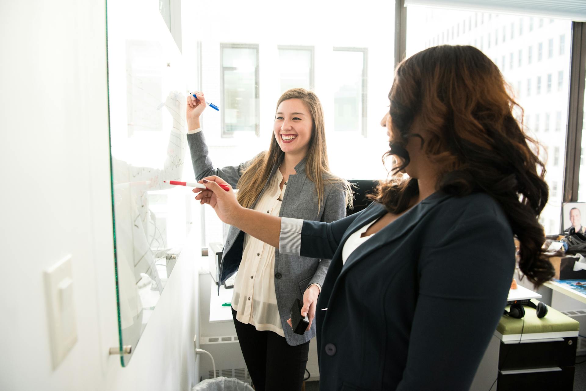 Two women working together | Source: Pexels