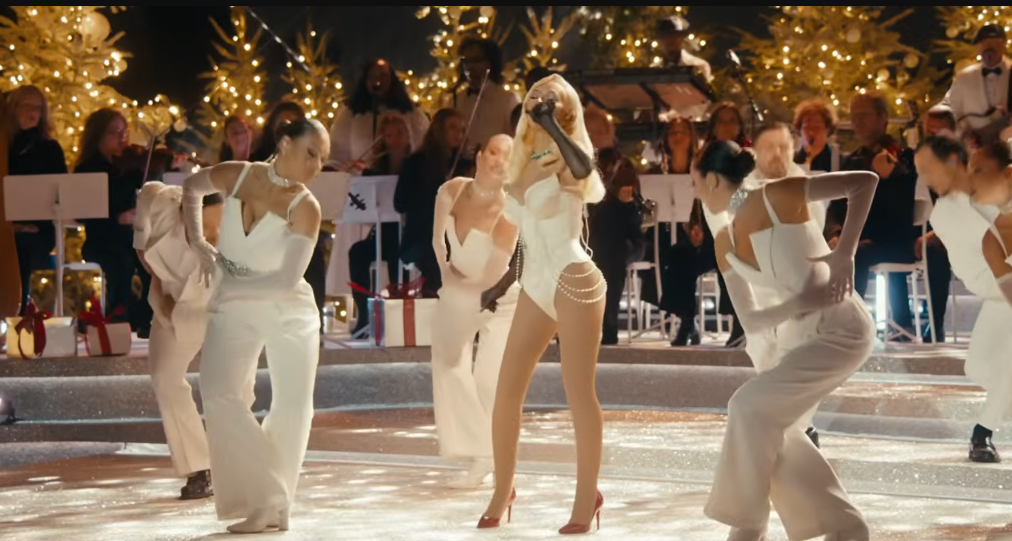 The contrast between her figure at this event and Aguilera's appearance in 2023 is extremely noticeable. | Source: Youtube/Christina Aguilera