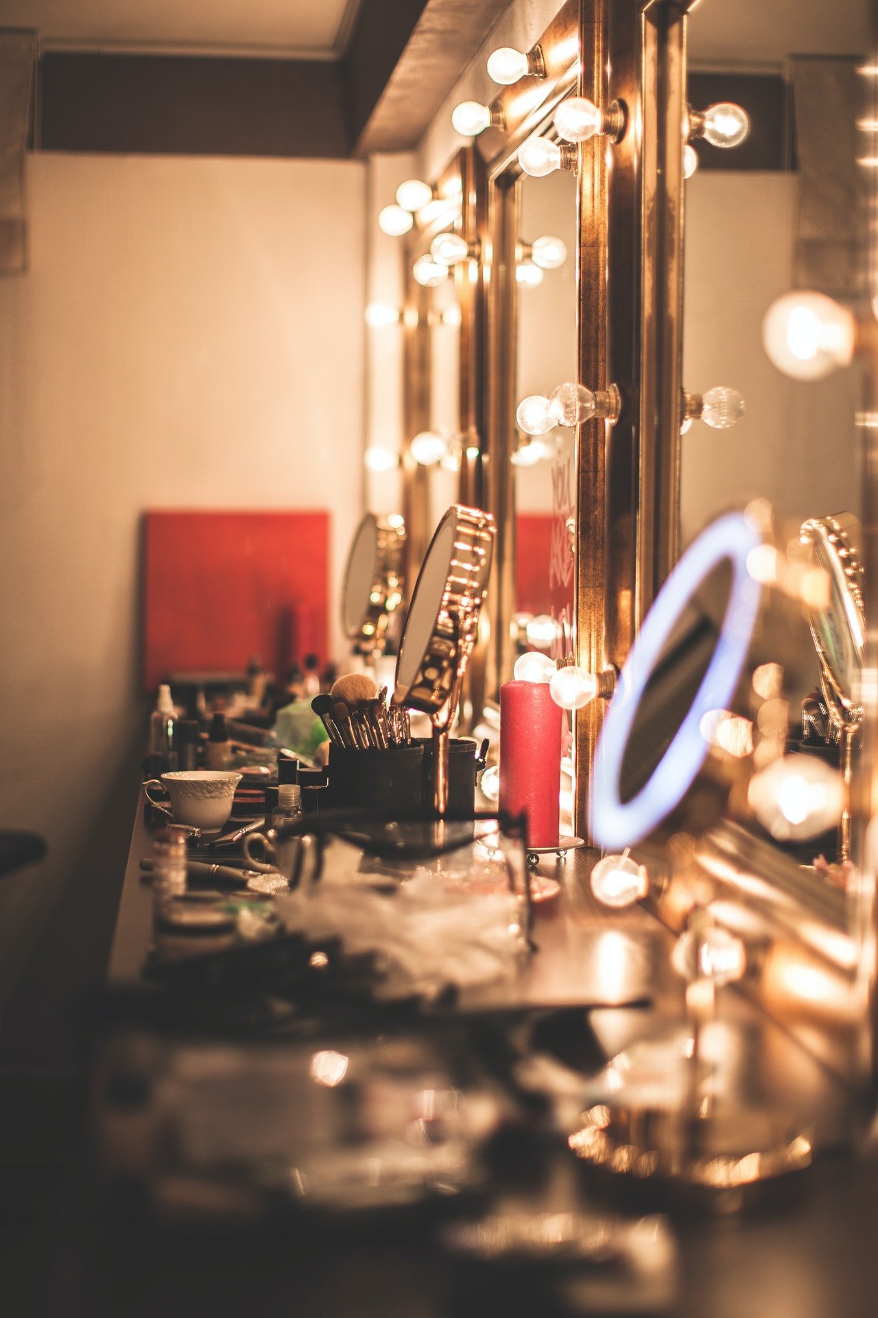 Espejo de maquillaje con luz. | Foto: Pexels
