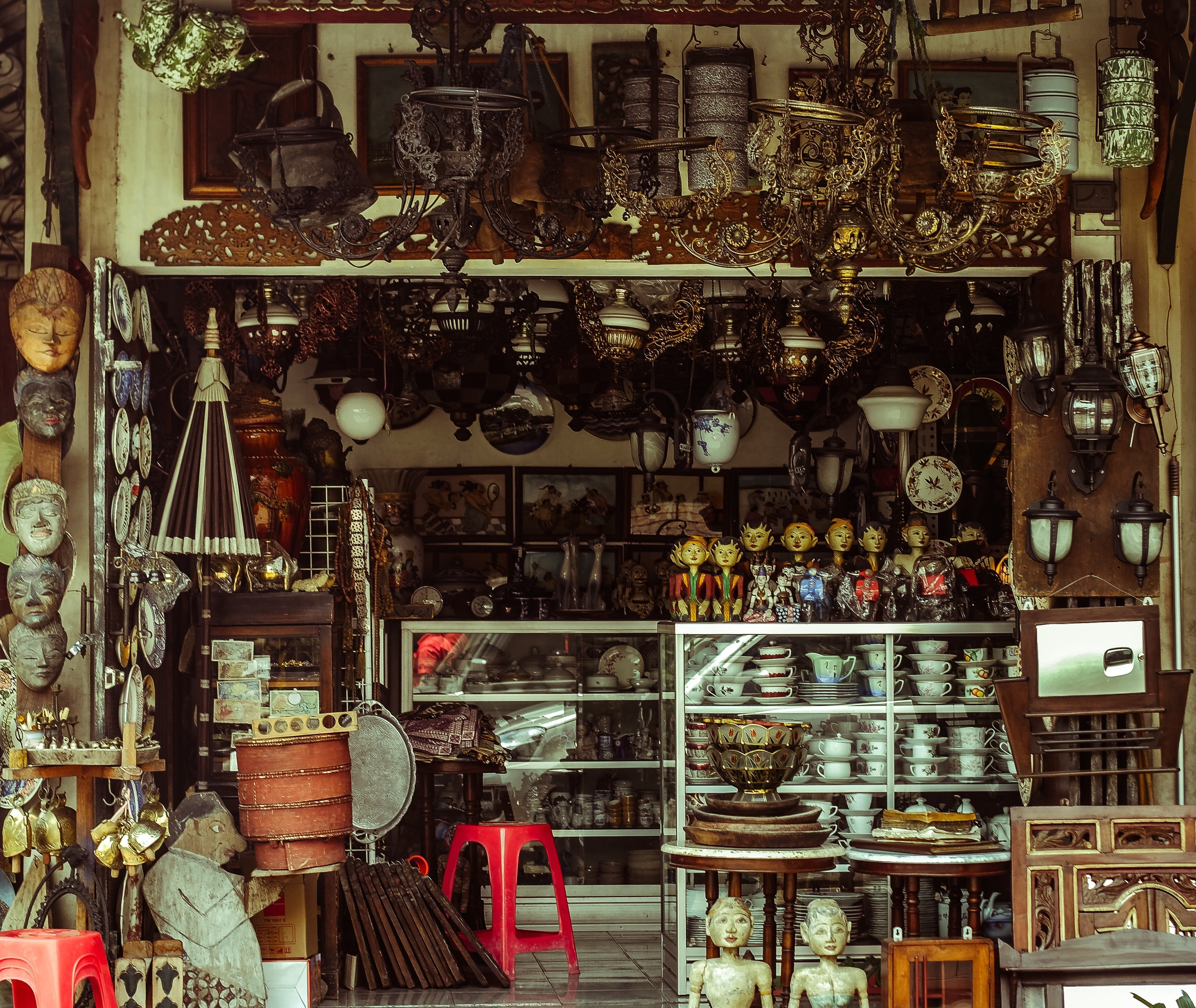 An antique shop display. | Source: Unsplash