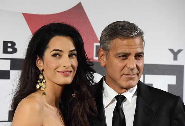 George Clooney et sa fiancée Amal Alamuddin arrivent au Palazzo Vecchio. | Photo : Getty Images