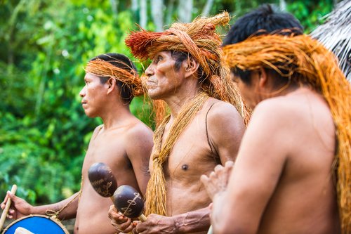 Músicos locales amazónicos no identificados. | Fuente: Shutterstock Músicos locales amazónicos no identificados. | Fuente: Shutterstock