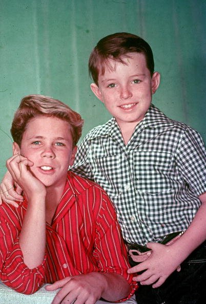 Tony Dow (L) and Jerry Mathers from the television series, 'Leave It to Beaver,' circa 1957. | Source: Getty Images.