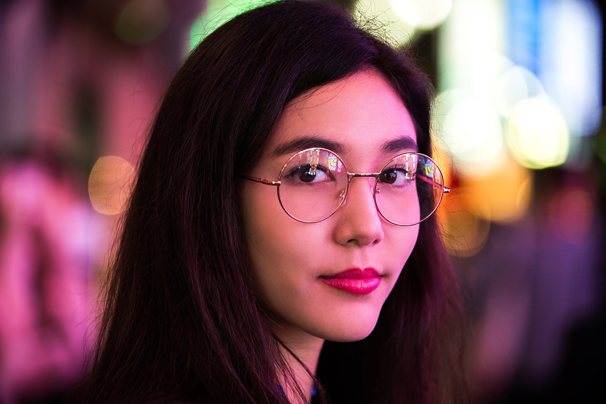 Une femme avec de lunettes. | Photo : Getty Images