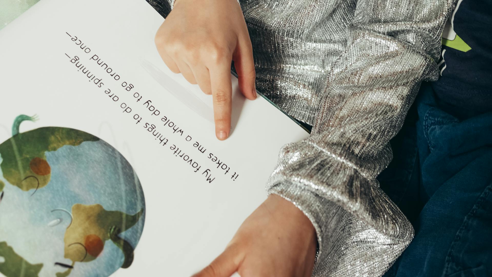 A girl reading a book | Source: Pexels