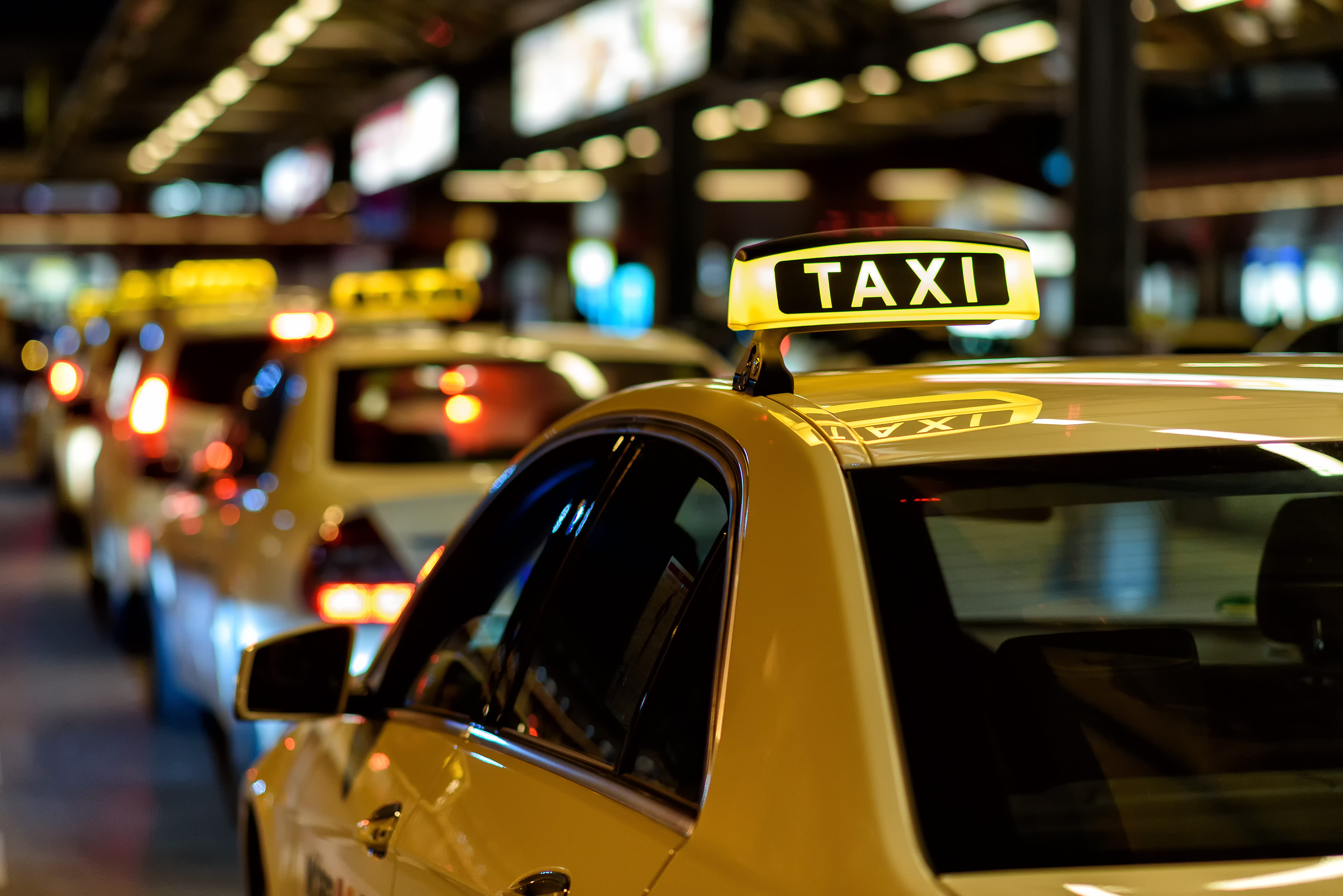 Taxi cars. | Source: Shutterstock