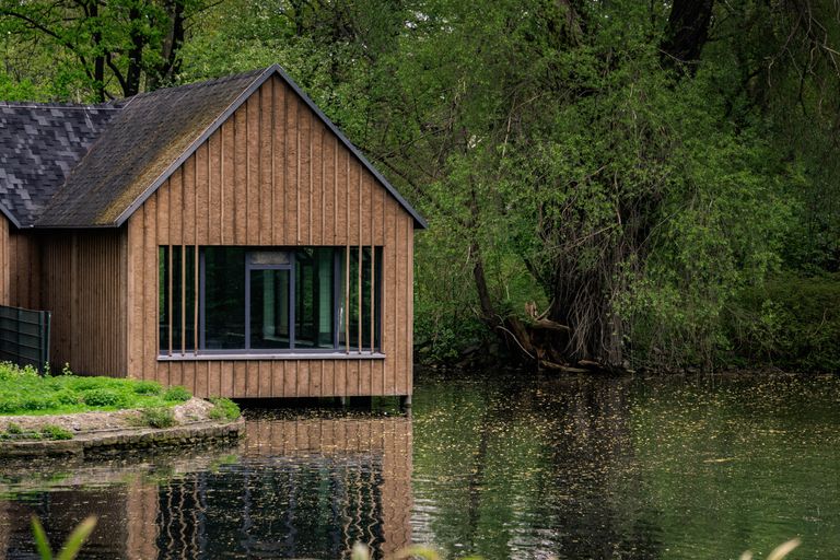 It turns out that Kevin had secretly built a wooden house near the lake to surprise Sarah.  |  Source: Unsplash