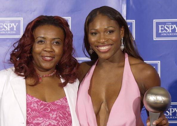 Serena Williams and Yetunde Price at the Kodak Theatre July 16, 2003 in Hollywood, California. | Photo: Getty Images