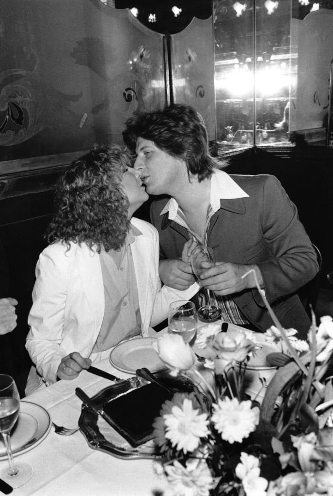 Fiancailles de la chanteuse Marie Myriam et du comique-imitateur Patrick Sebastien au restaurant 'L'Escargot' le 13 mars 1978. | Photo : Getty Images