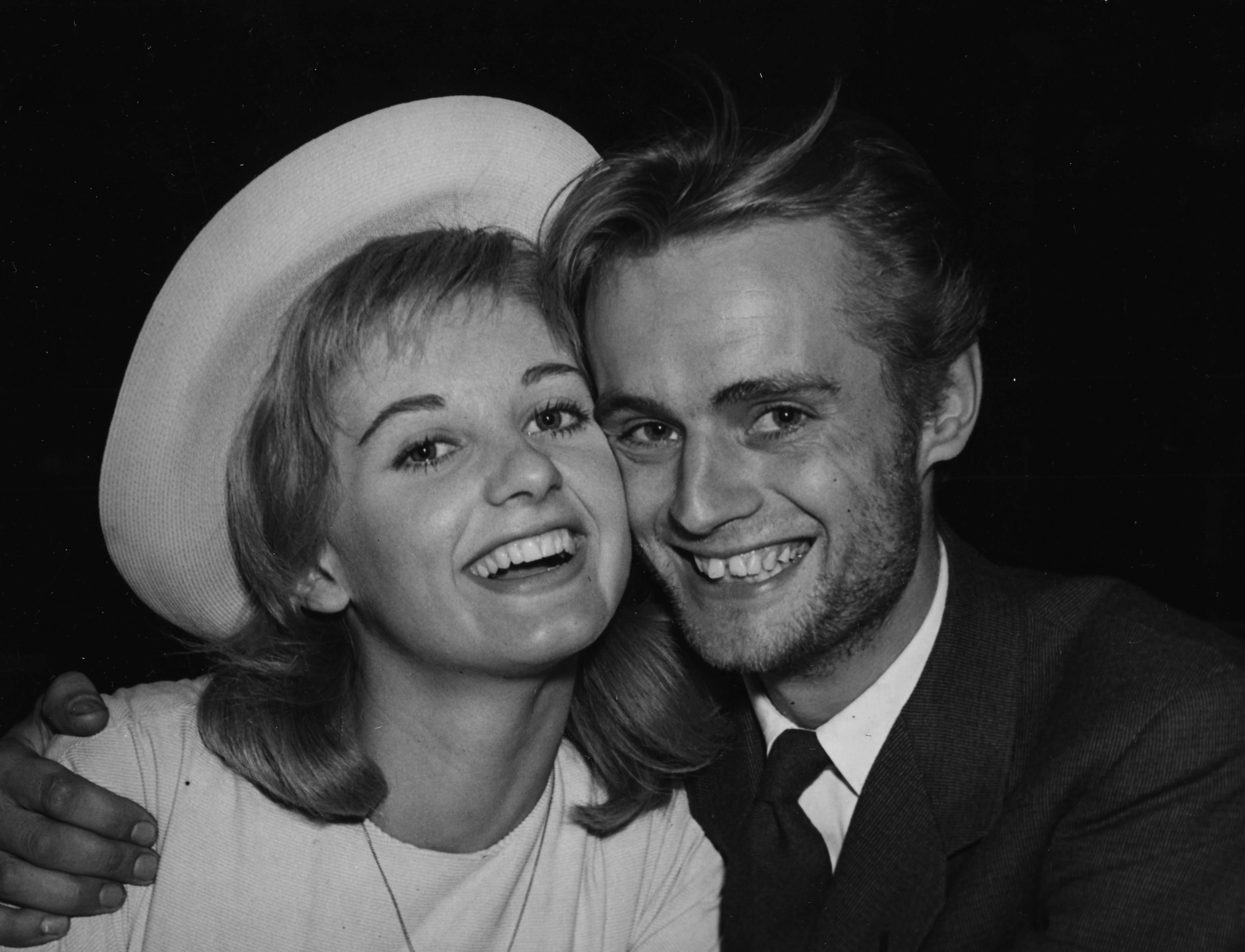 Jill Ireland and David McCallum smiling after their wedding at a registry office in London on May 13, 1957 | Source: Getty Images