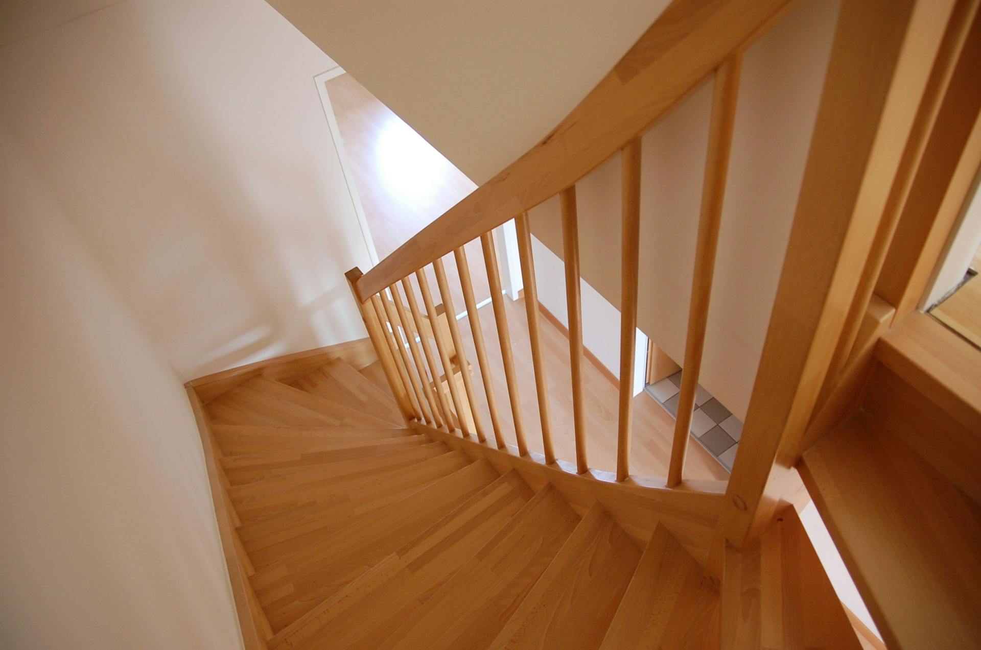 A wooden staircase | Source: Pexels