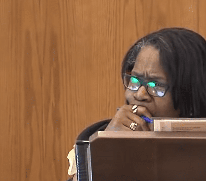 Jueza Cassandra Collier-Williams en la corte. | Foto: Youtube.com/News 5 Cleveland
