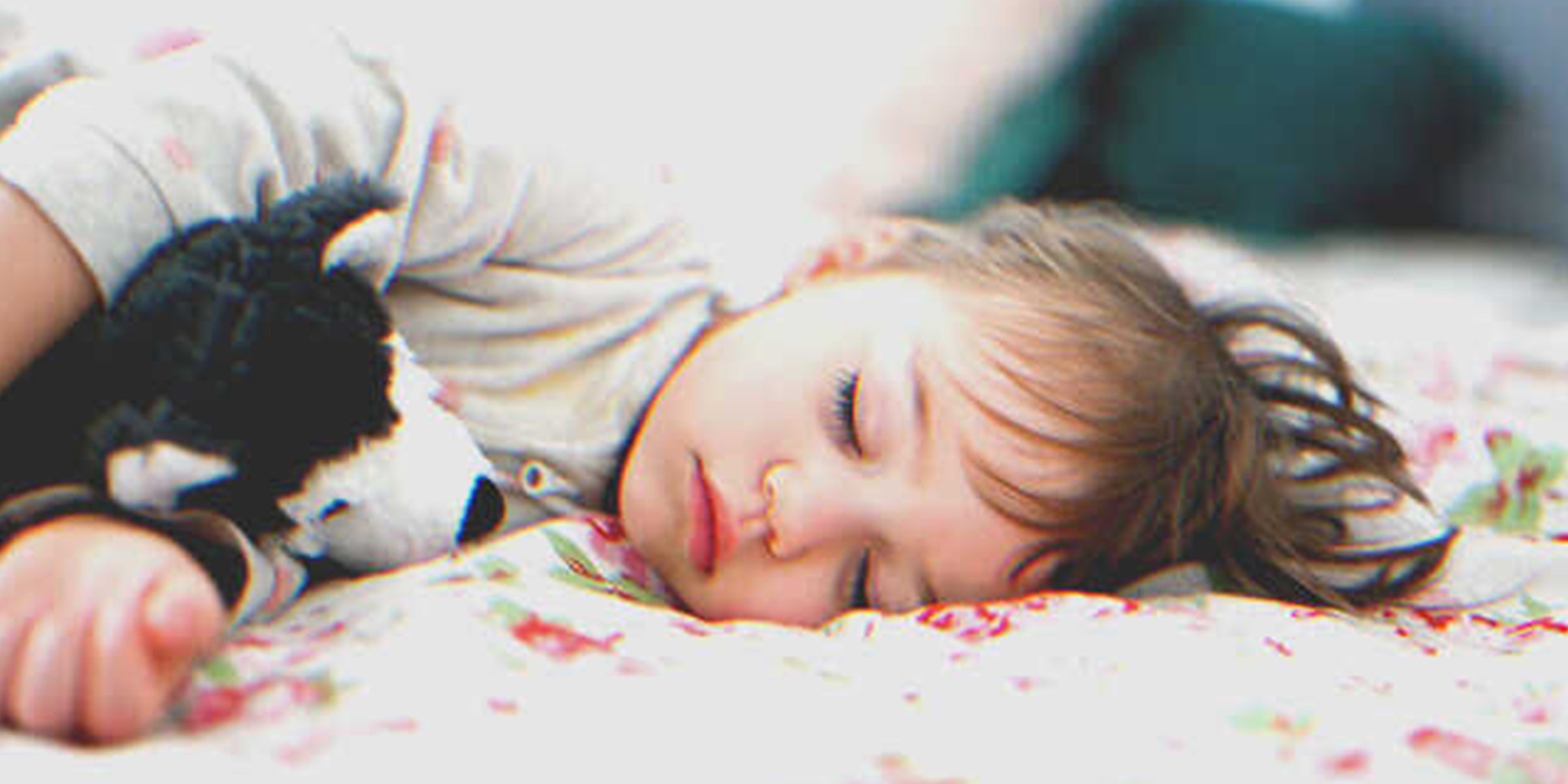 Une petite fille endormie | Photo : Shutterstock   