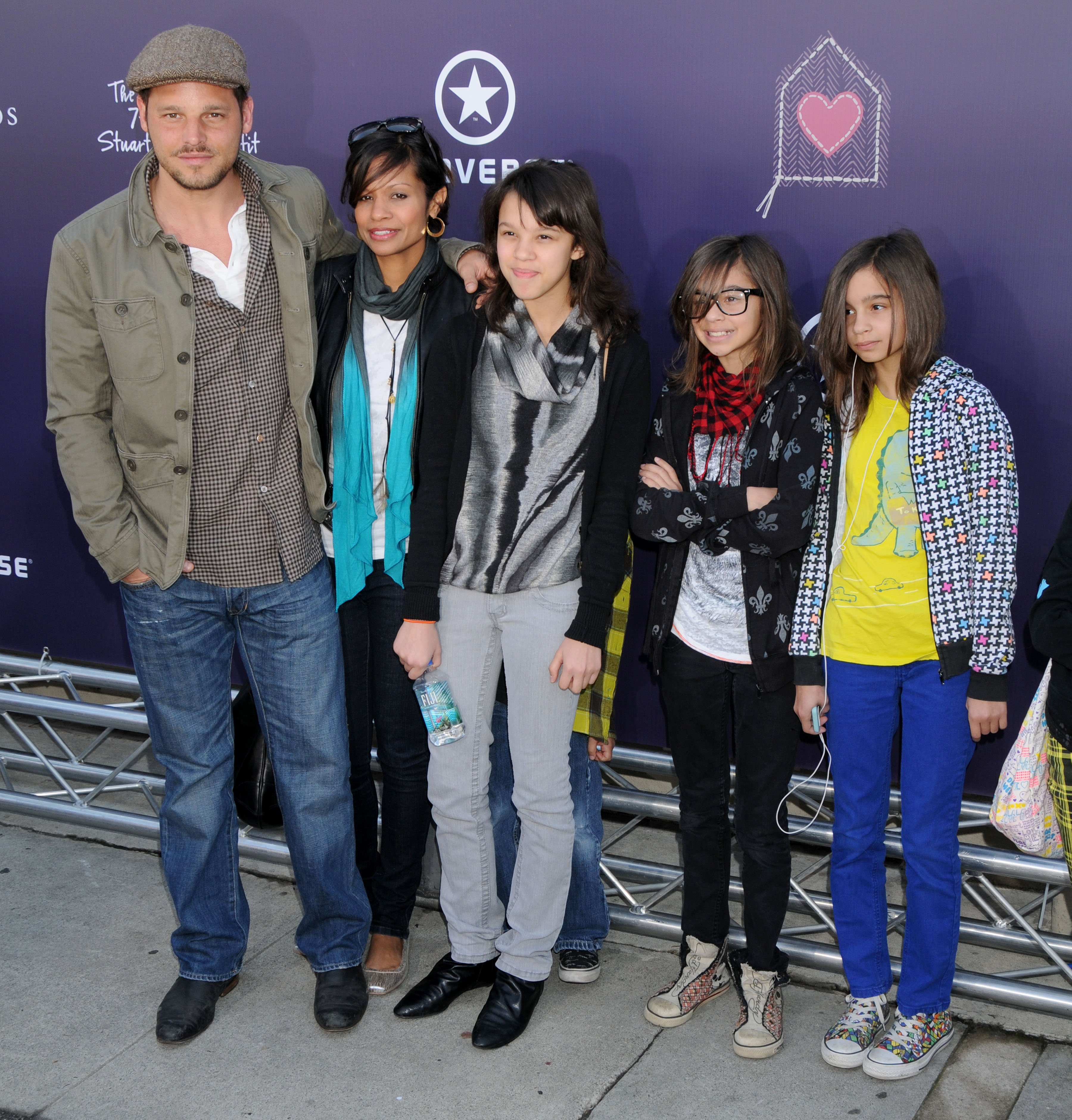 Justin Chambers, wife Keisha Chambers, and their children attend the Stuart House Benefit held at the John Varvatos Boutique on March 8, 2009. | Source: Getty Images.