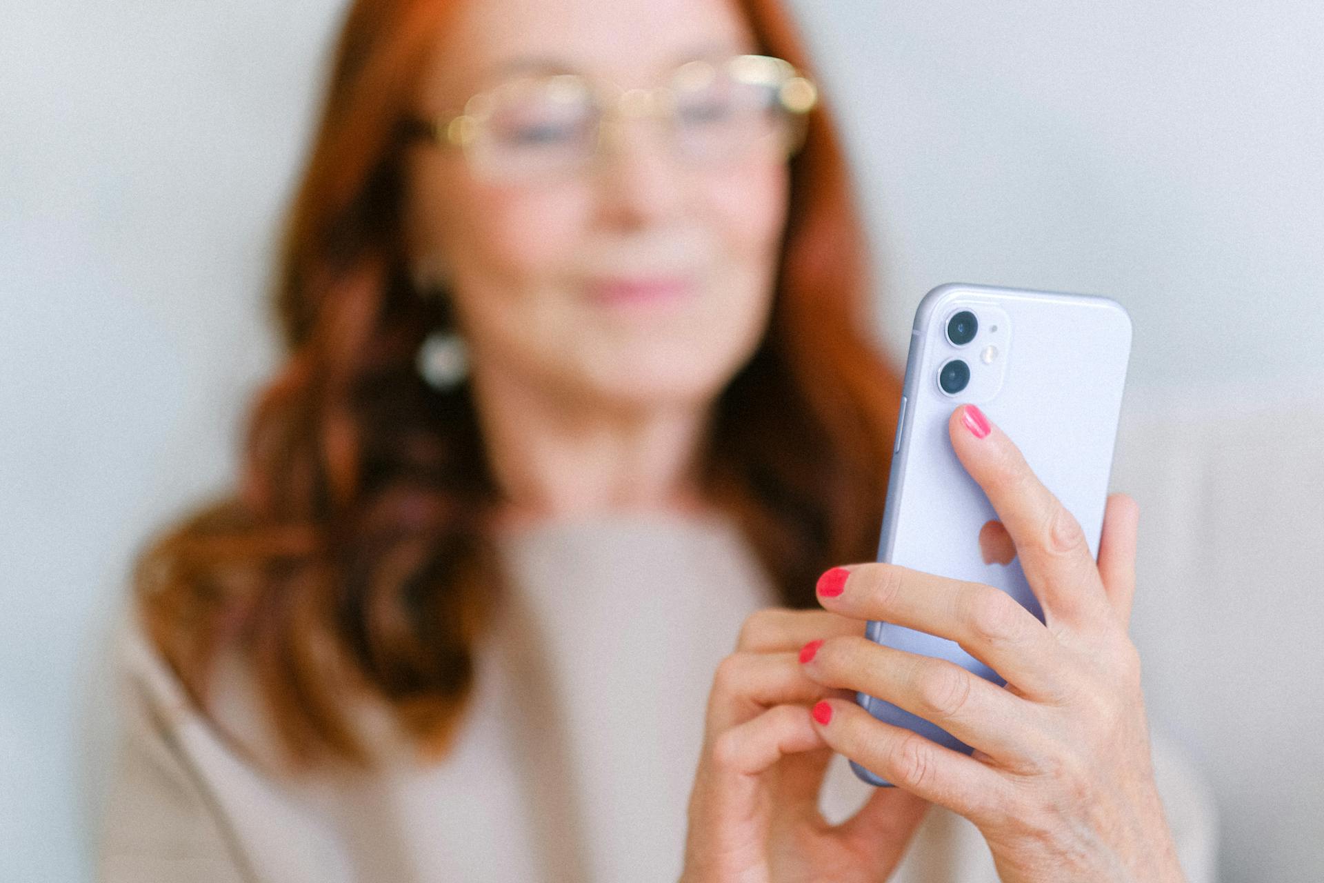 An elderly woman using a phone | Source: Pexels