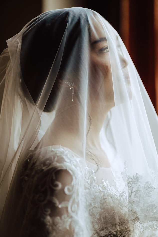 On our wedding day, I waited for John for a very long time but he never showed up | Source: Pexels