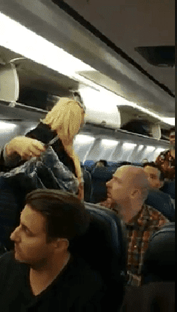 Fellow passengers demanded the woman to be removed from the flight. | Source: Facebook/Smash Da Topic Breaking News