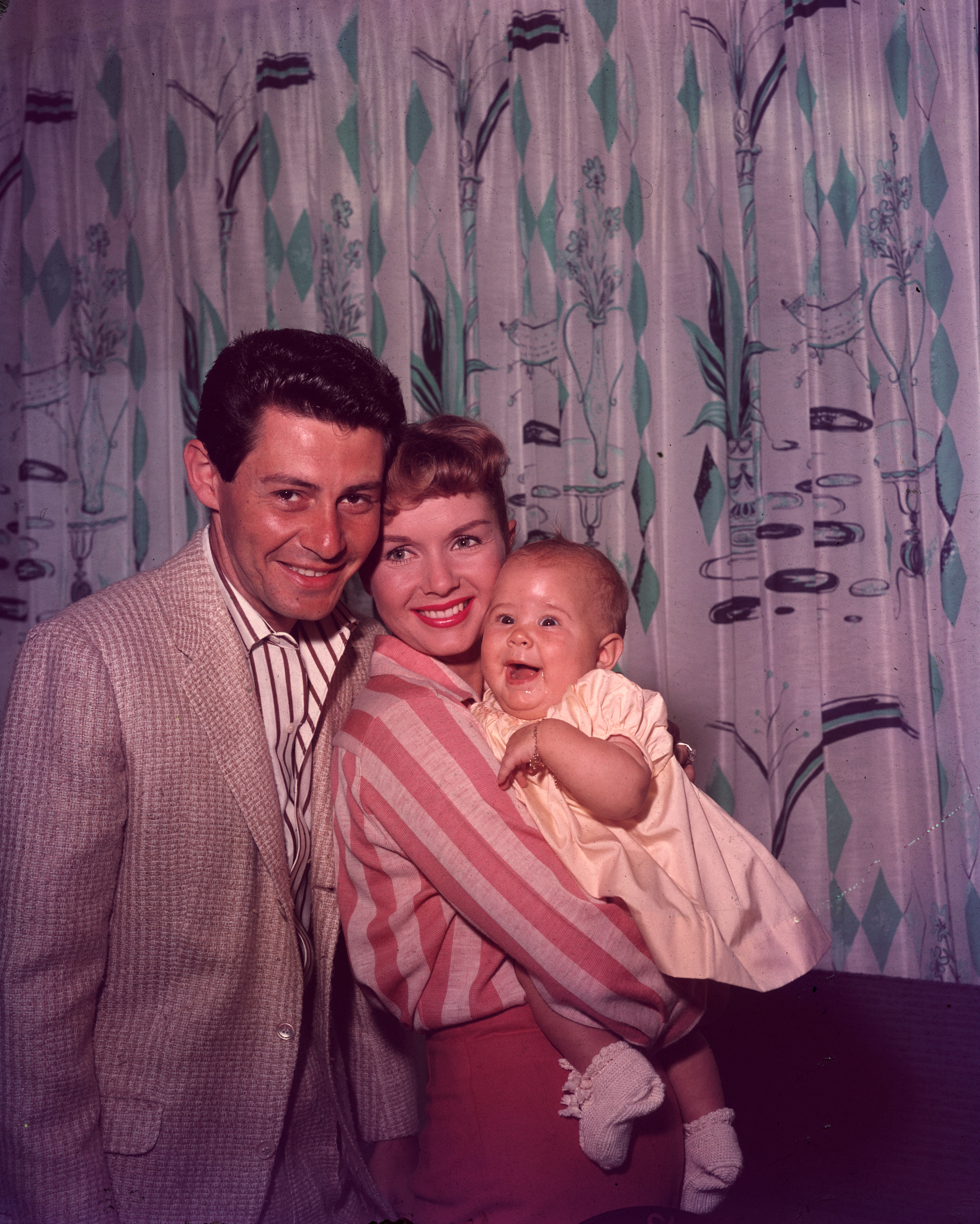 Eddie Fisher, Debbie Reynolds, and Carrie Fisher, 1957 | Source: Getty Images