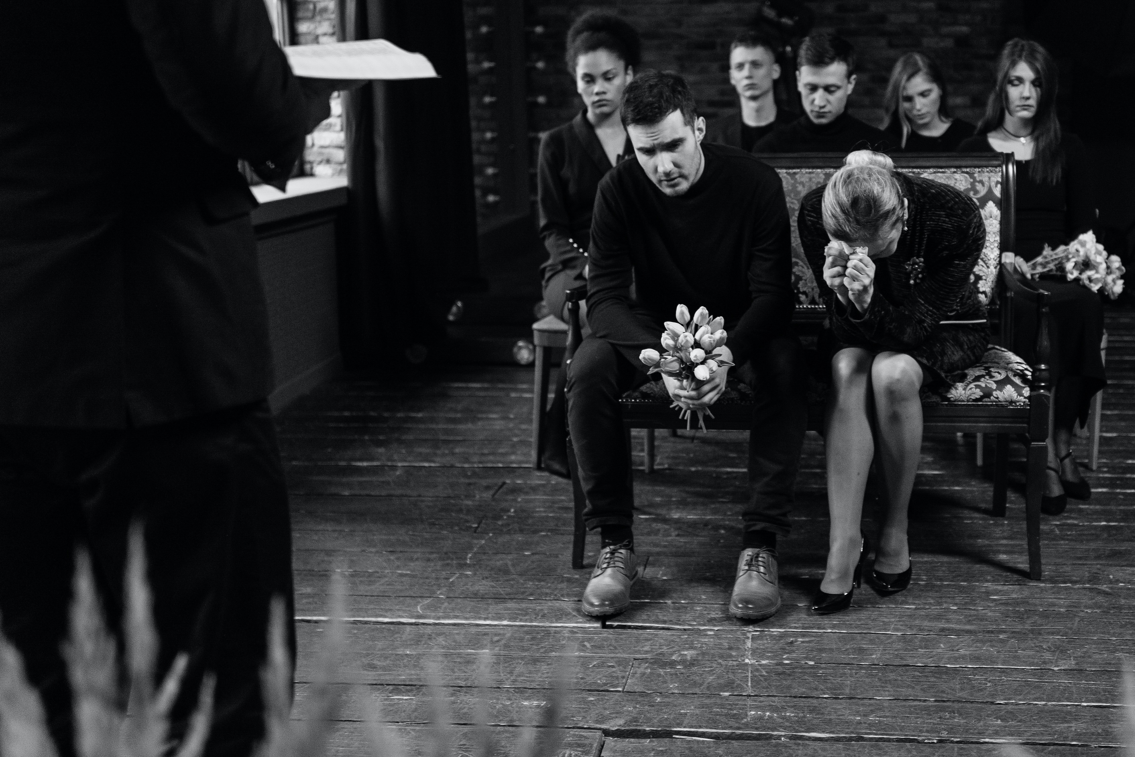 People at a funeral. | Photo: Pexels