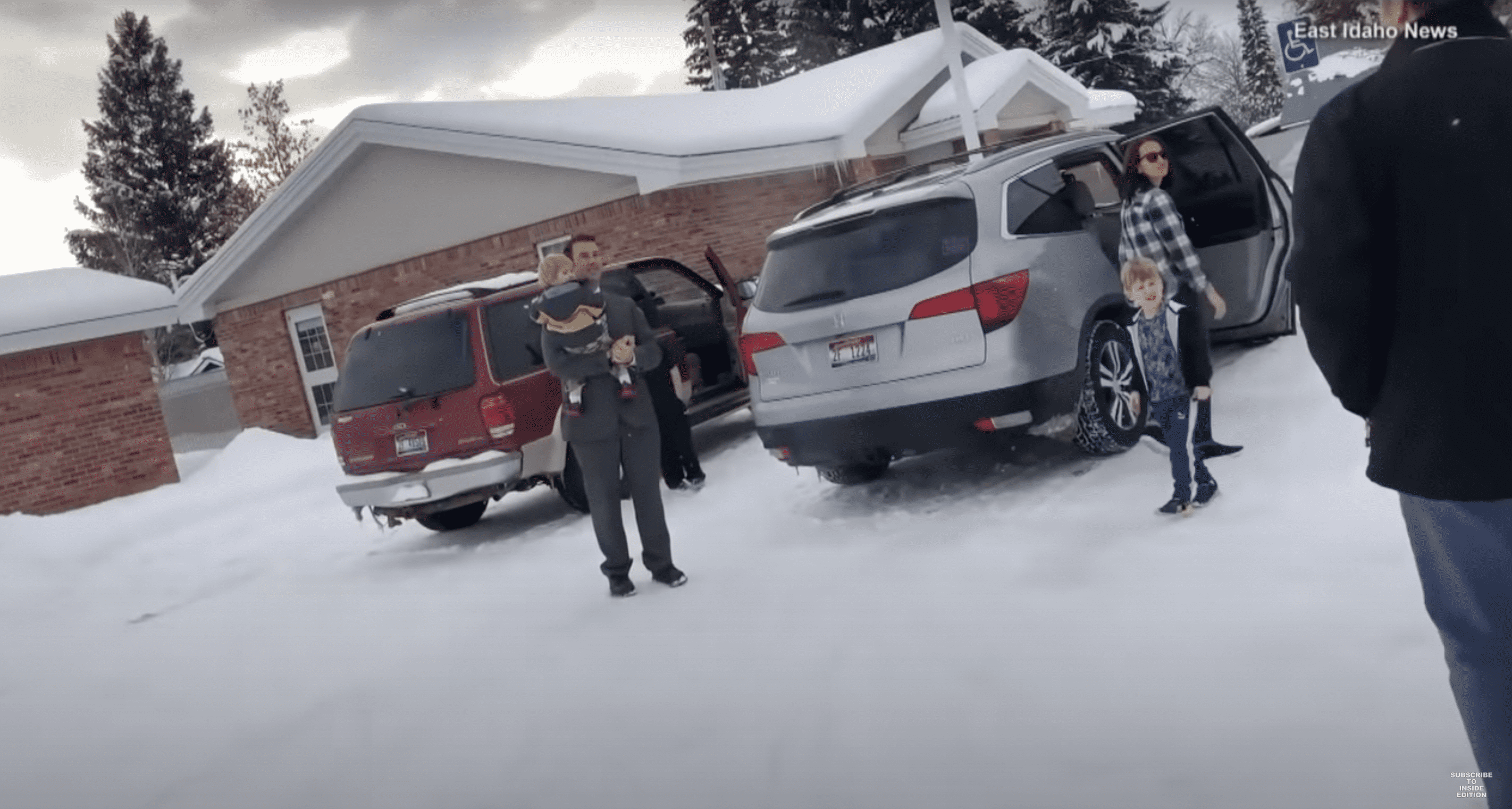 Dakota pictured with his children in the driveway drenched in snow. | Source: YouTube.com/Inside Edition