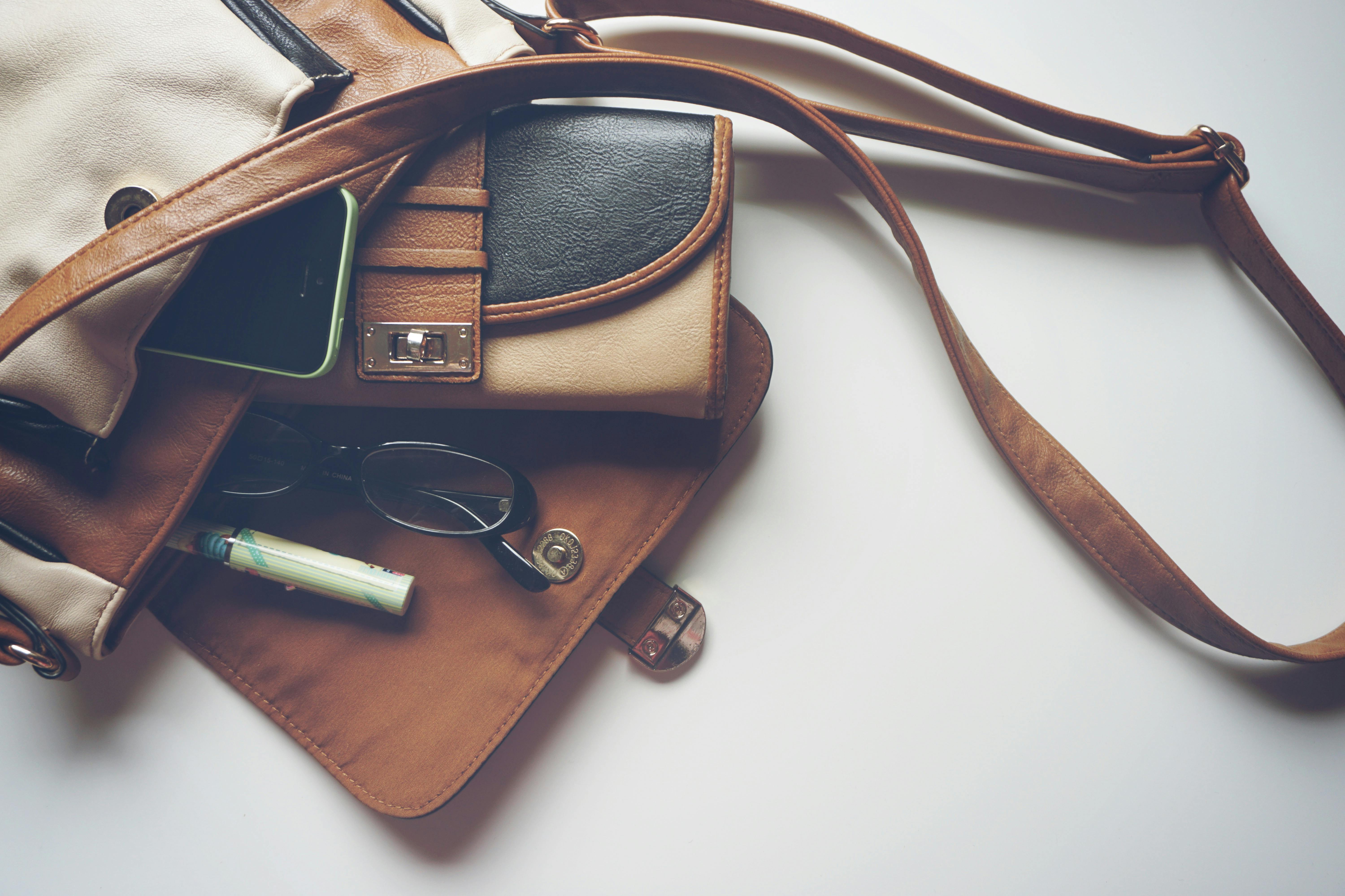 A bag with things spilling | Source: Pexels