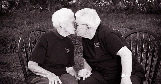 Elderly couple Wanda Wold and James Wold giving each other a kiss. | Source: facebook.com/dan.engstler.1