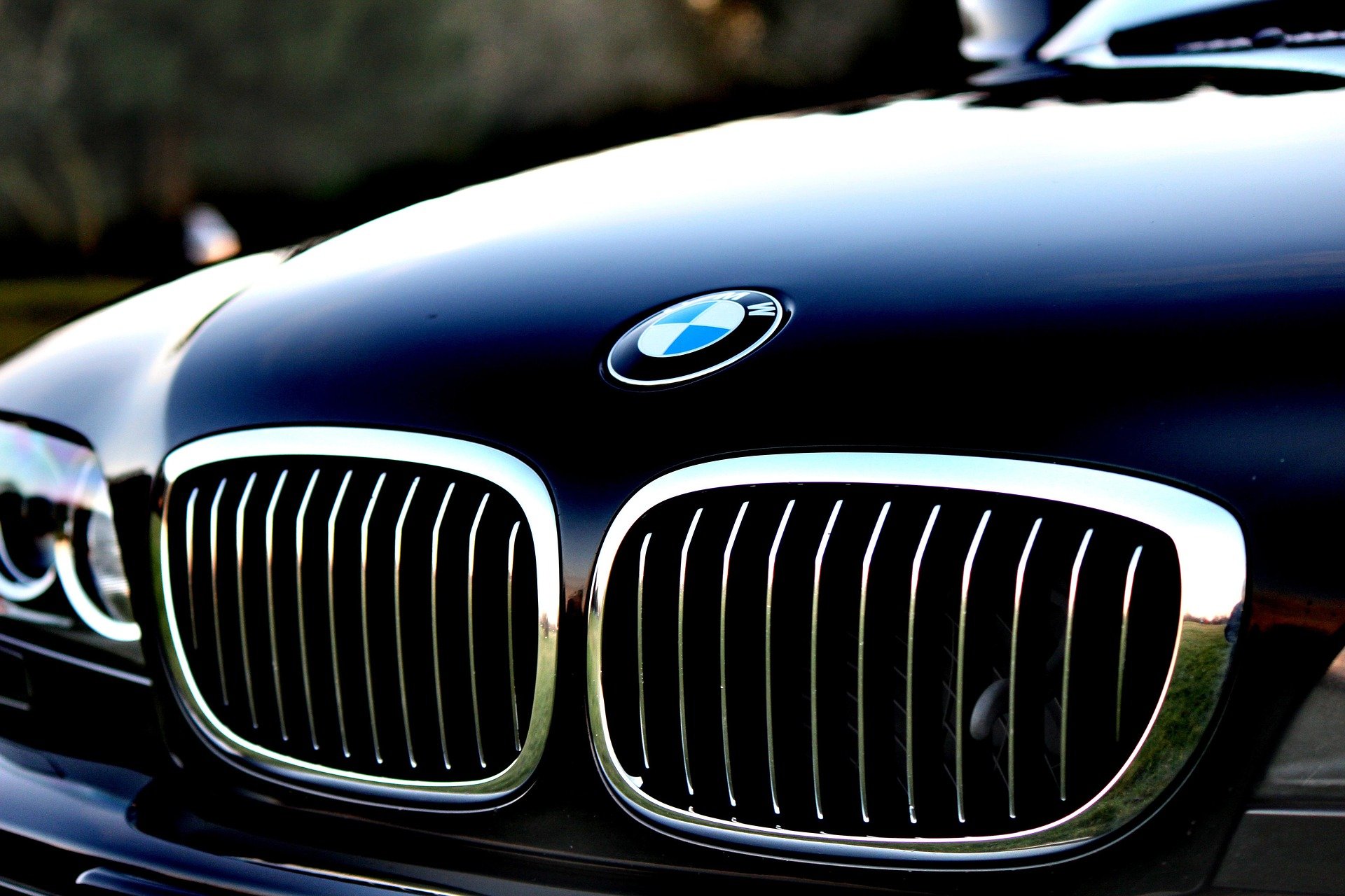 Pictured - A close up of a BMW hood | Source: Pixabay 