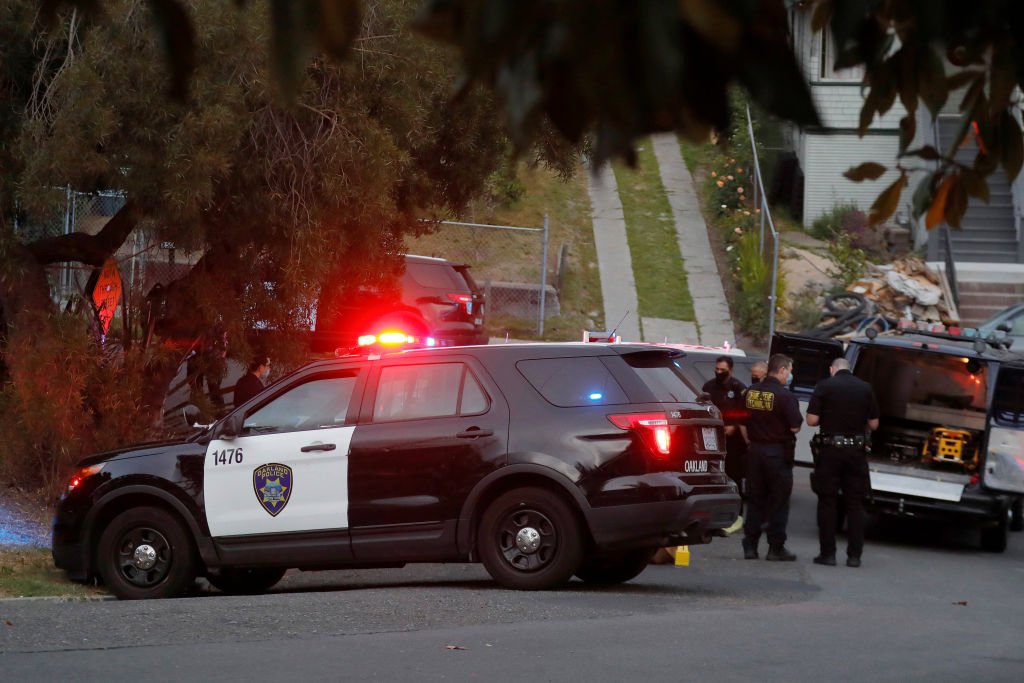 Oakland police responding to a scene on Sunday, May 16, 2021 | Photo: Getty Images