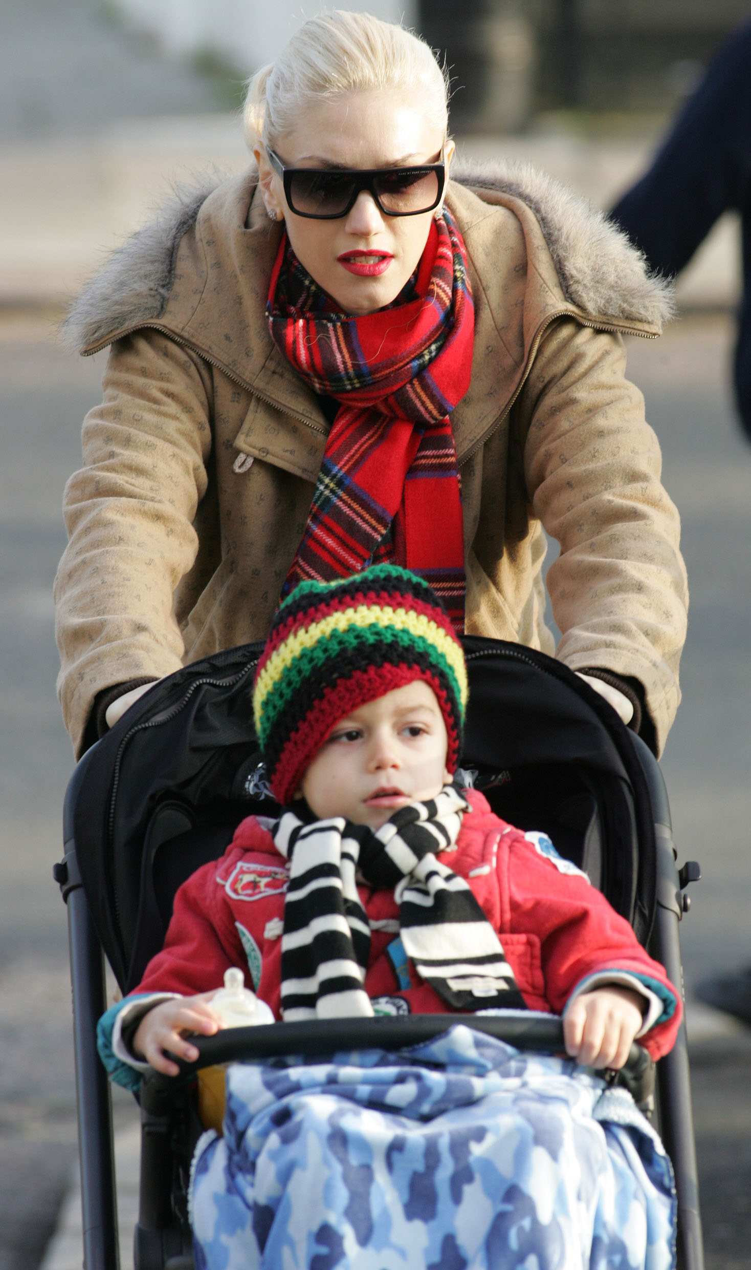 Gwen Stefani and Kingston Rossdale seen on December 15, 2009 in London, England | Source: Getty Images