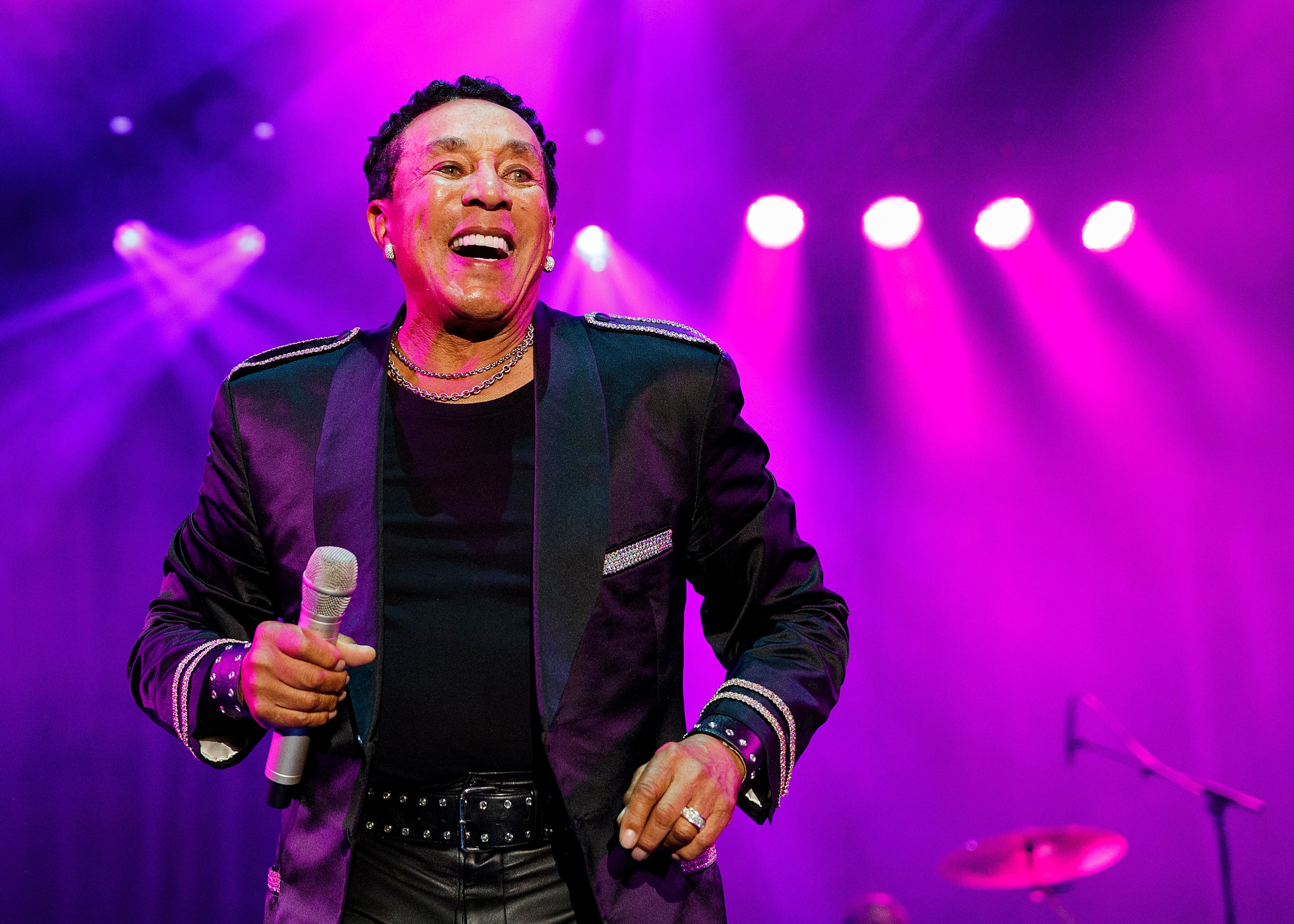 Smokey Robinson performing at the Summer Night Concerts at PNE Amphitheatre on August 23, 2019 | Photo: Getty Images