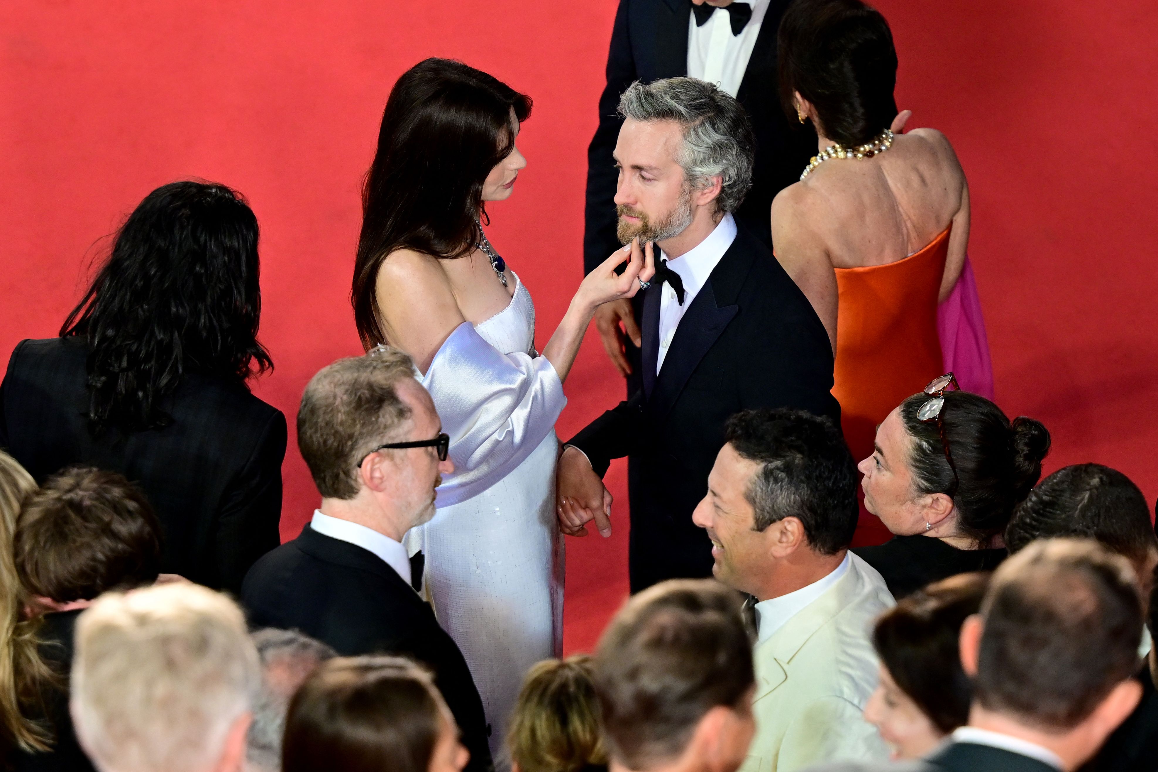 Anne Hathaway and Adam Shulman in Cannes, France on May 19, 2022 | Source: Getty Images