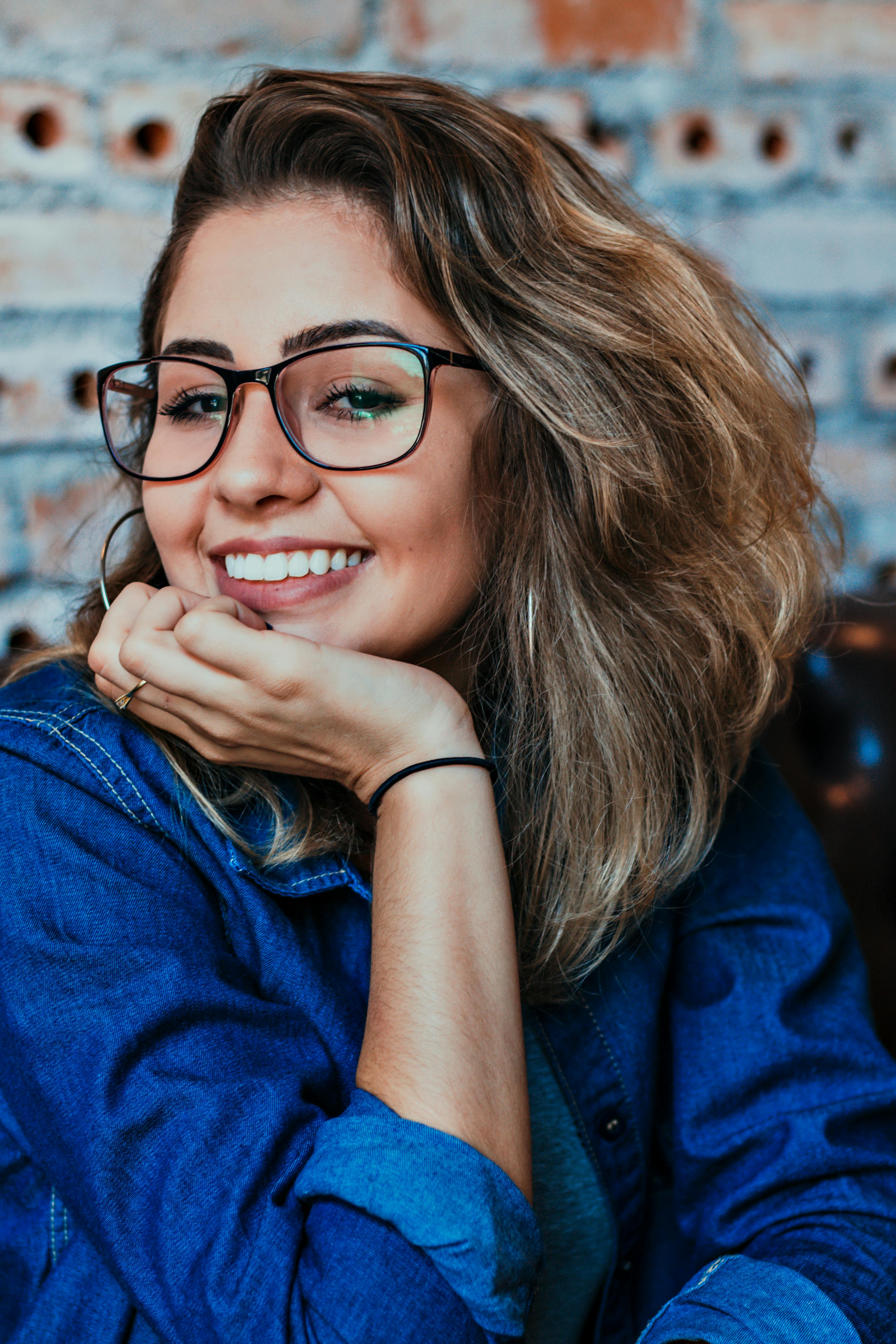 A grinning woman | Source: Pexels