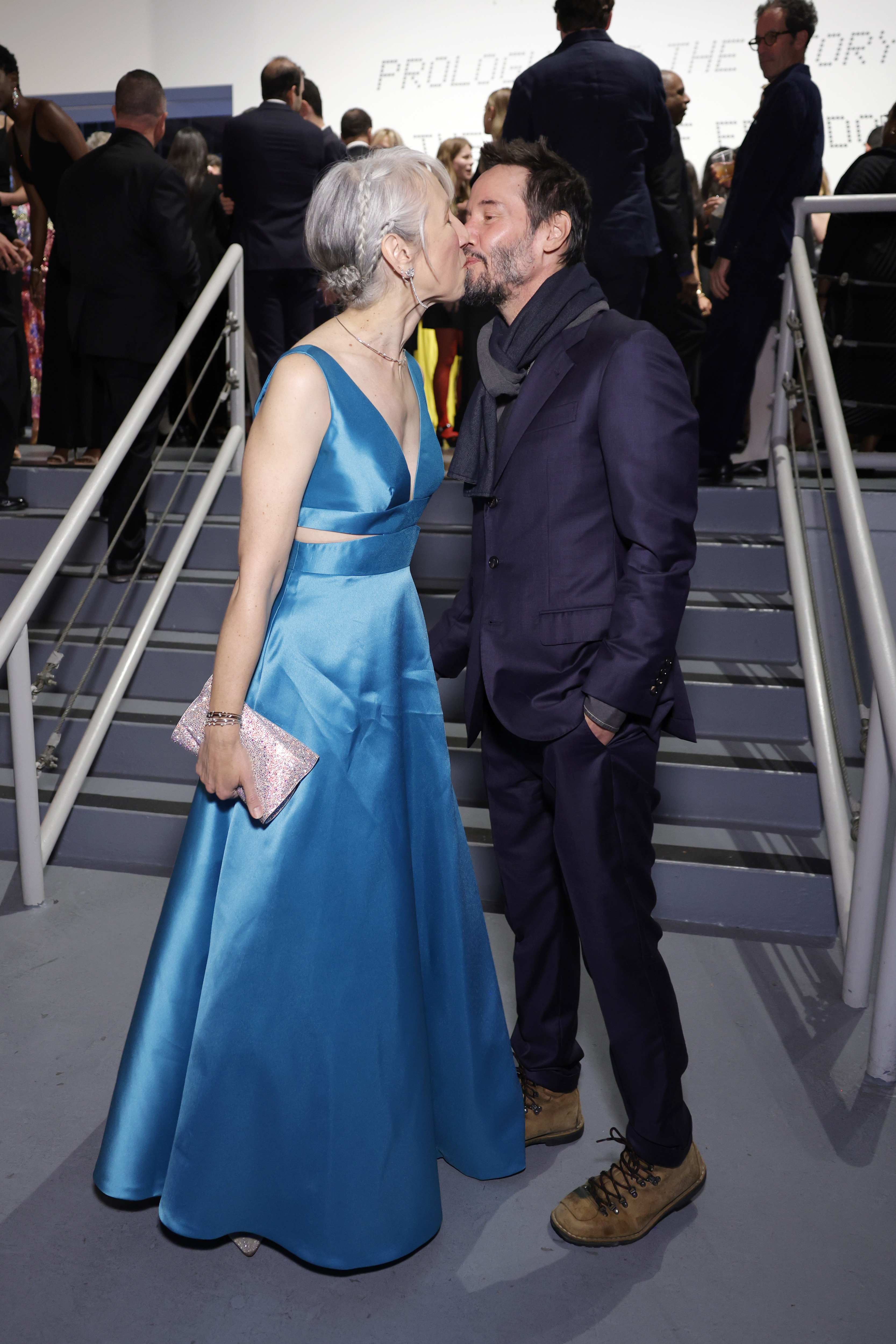 Alexandra Grant and Keanu Reeves sharing a kiss at the MOCA Gala in Los Angeles, California on April 13, 2024. | Source: Getty Images