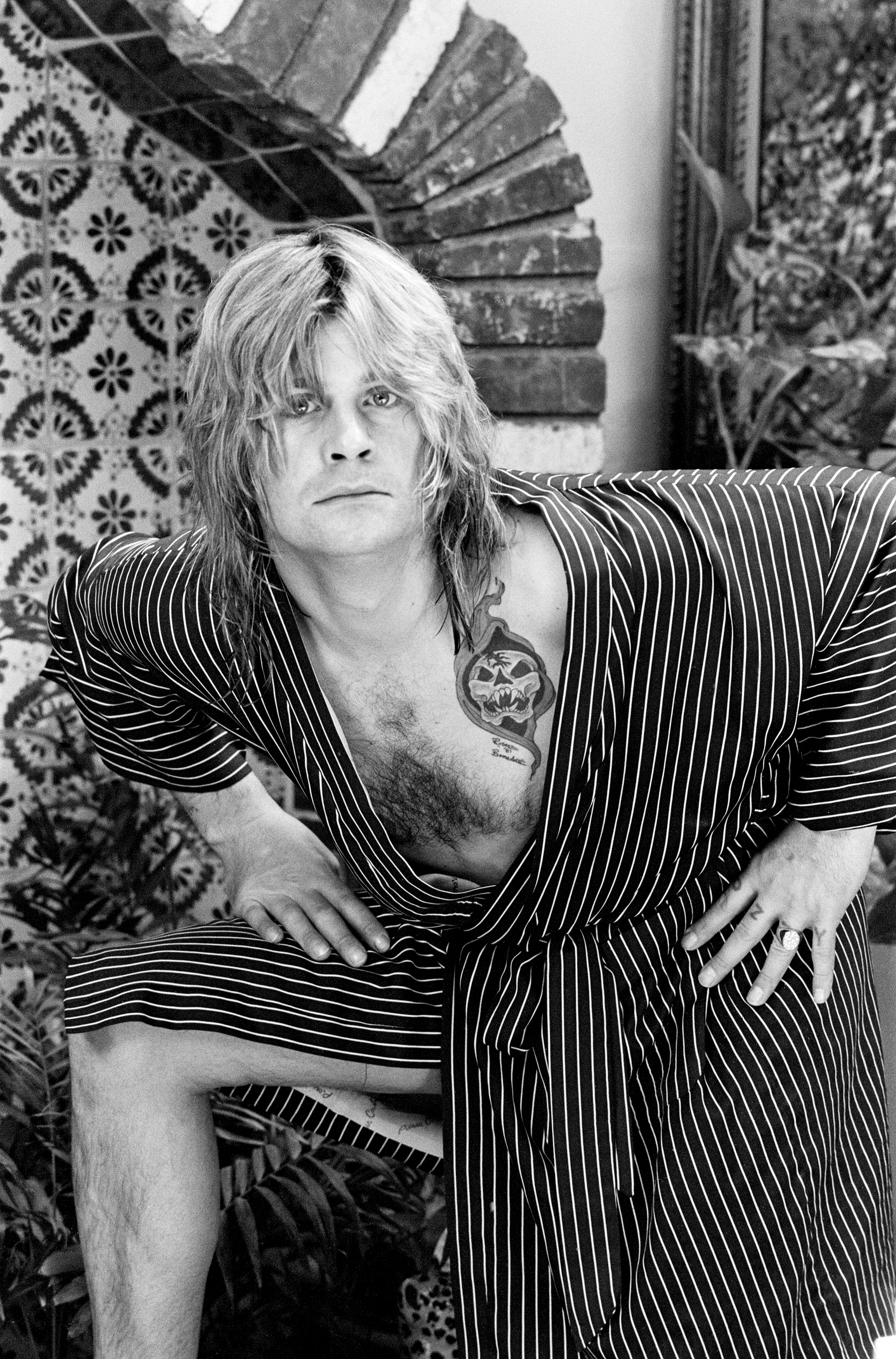 Ozzy Osbourne photographed in his home in Beverly Hills, Los Angeles, on April 28, 1982. | Source: Getty Images