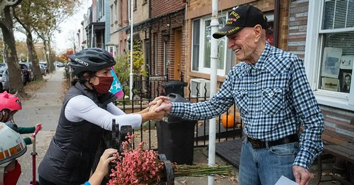 A picture of Jack Le Vine at a honorary celebration organized by his neighbors | Photo: Getty Images