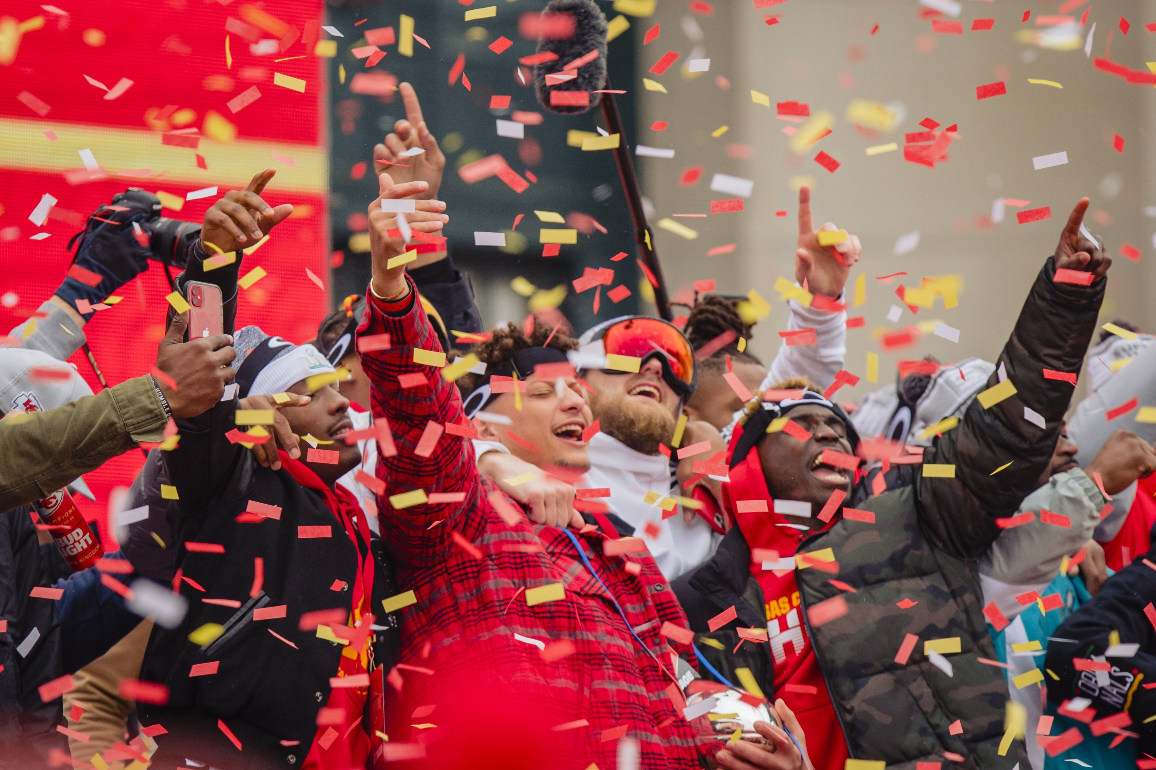  Patrick Mahomes #15 of the Kansas City Chiefs celebrates with the Super Bowl MVP trophy during the Kansas City Chiefs Victory Parade on February 5, 2020 | Photo: Getty Images