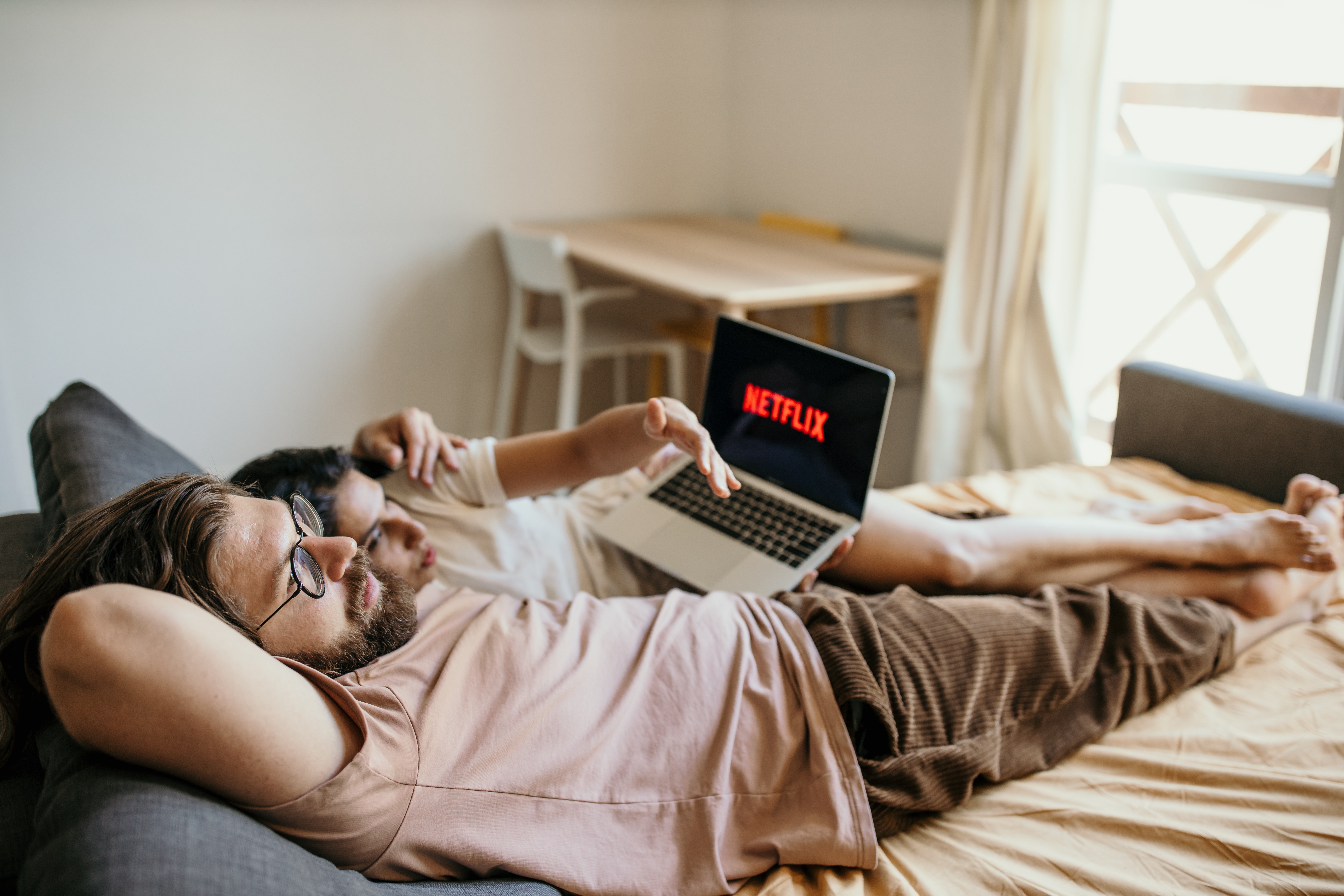 A couple watching Netflix. | Source: Pexels