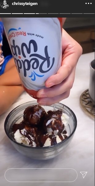 Photo of the ice cream Chrissy Teigen made for her daughter, Luna | Photo: Instagram/@Chrissyteigen