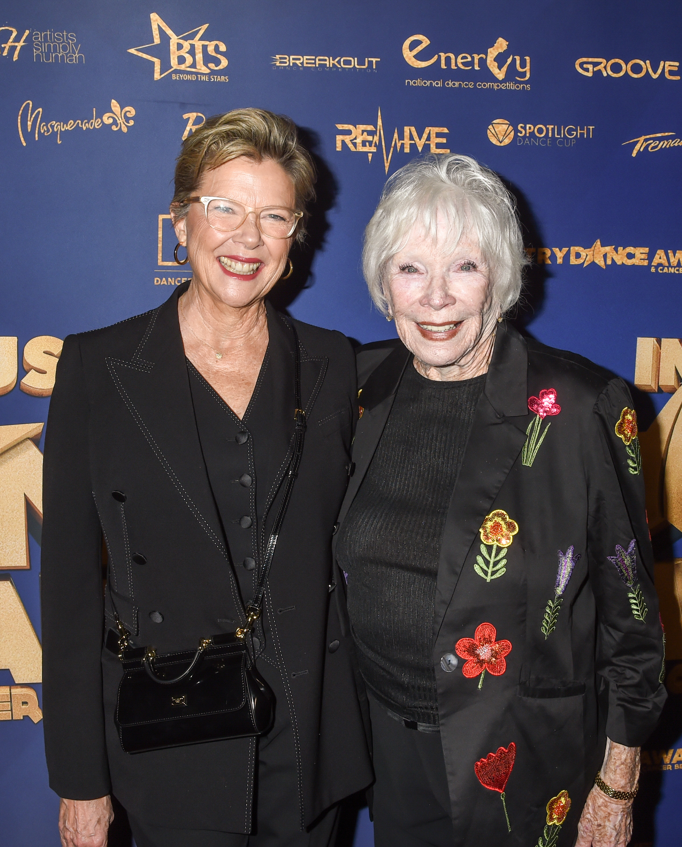 Annette Bening and Shirley MacLaine at the 2023 Industry Dance Awards on October 18, 2023, in Los Angeles, California. | Source: Getty Images