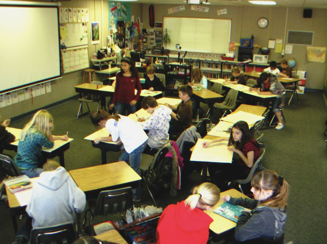 Teen students in a classroom | Source: Flickr